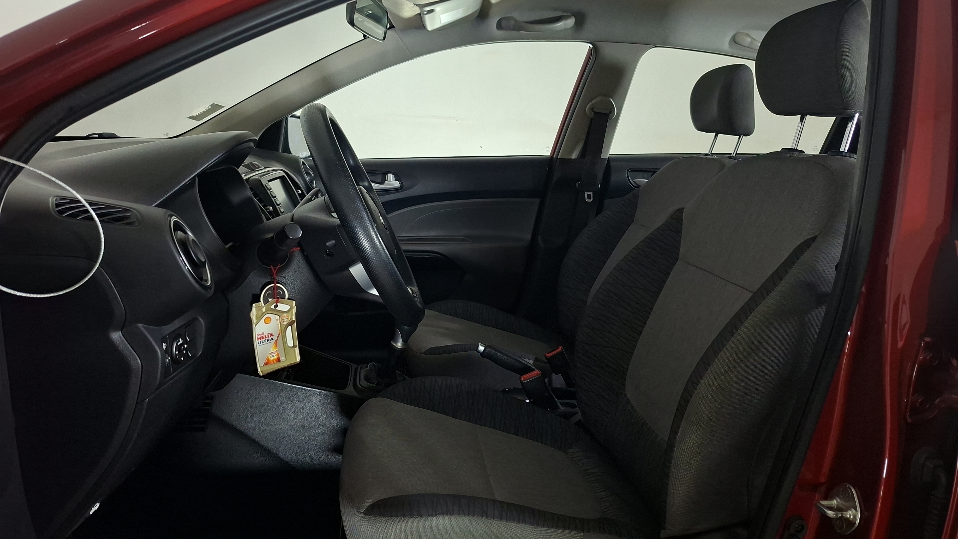 KIA Soluto — foto 14 de 17