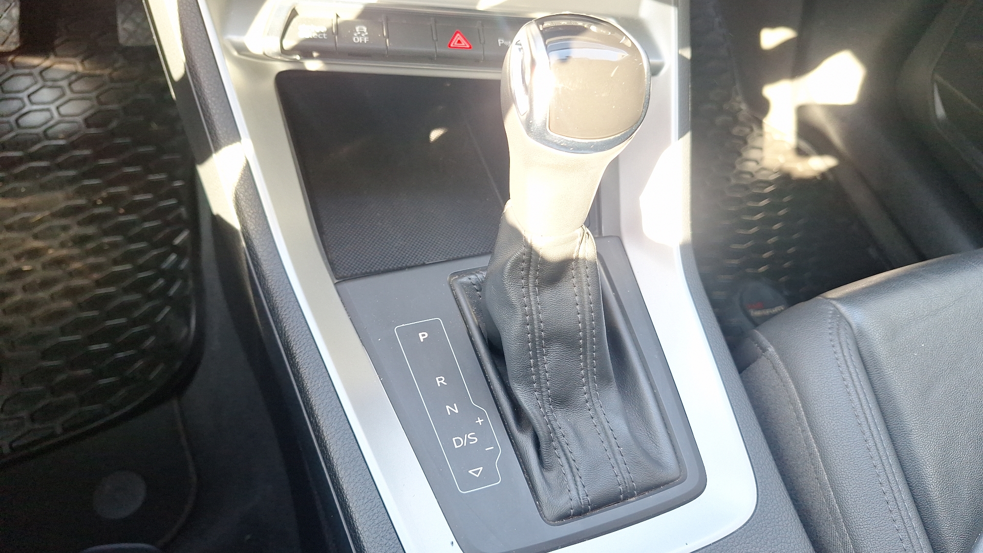 Audi Q3 — foto 11 de 15