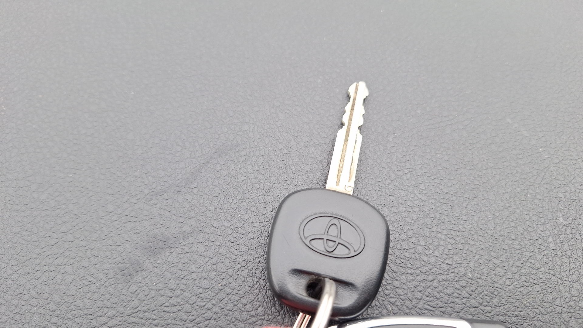 Toyota Yaris — foto 7 de 15
