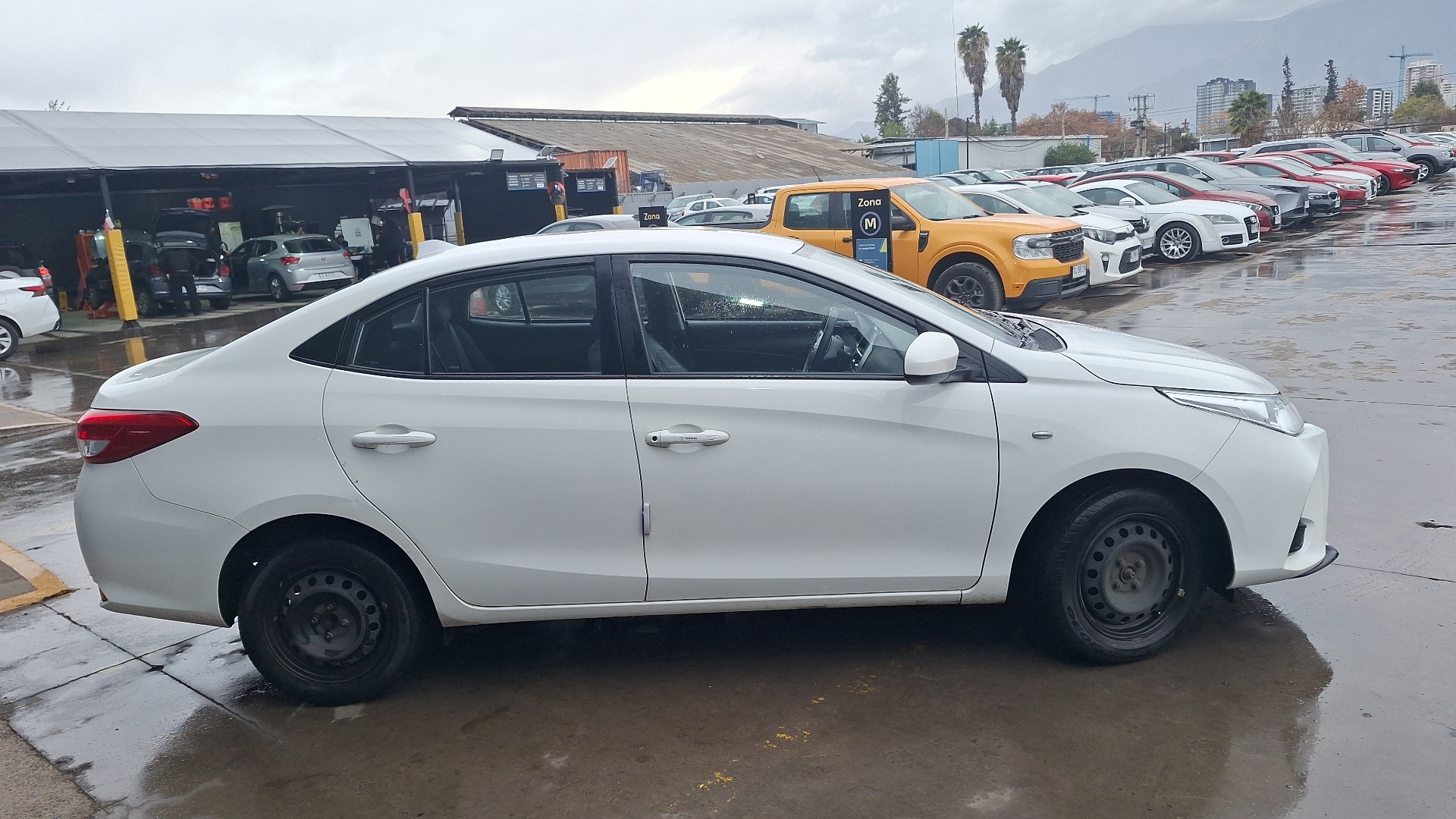 Toyota Yaris — foto 5 de 15