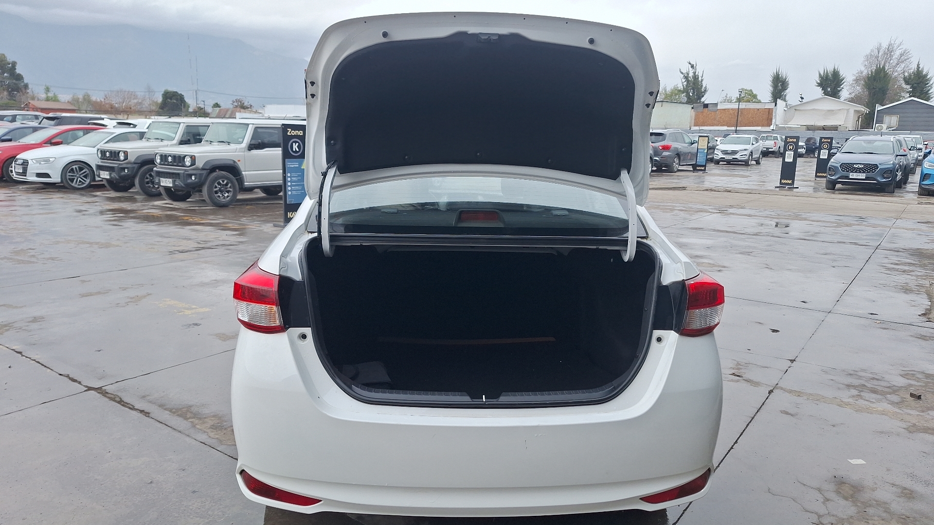 Toyota Yaris — foto 4 de 15