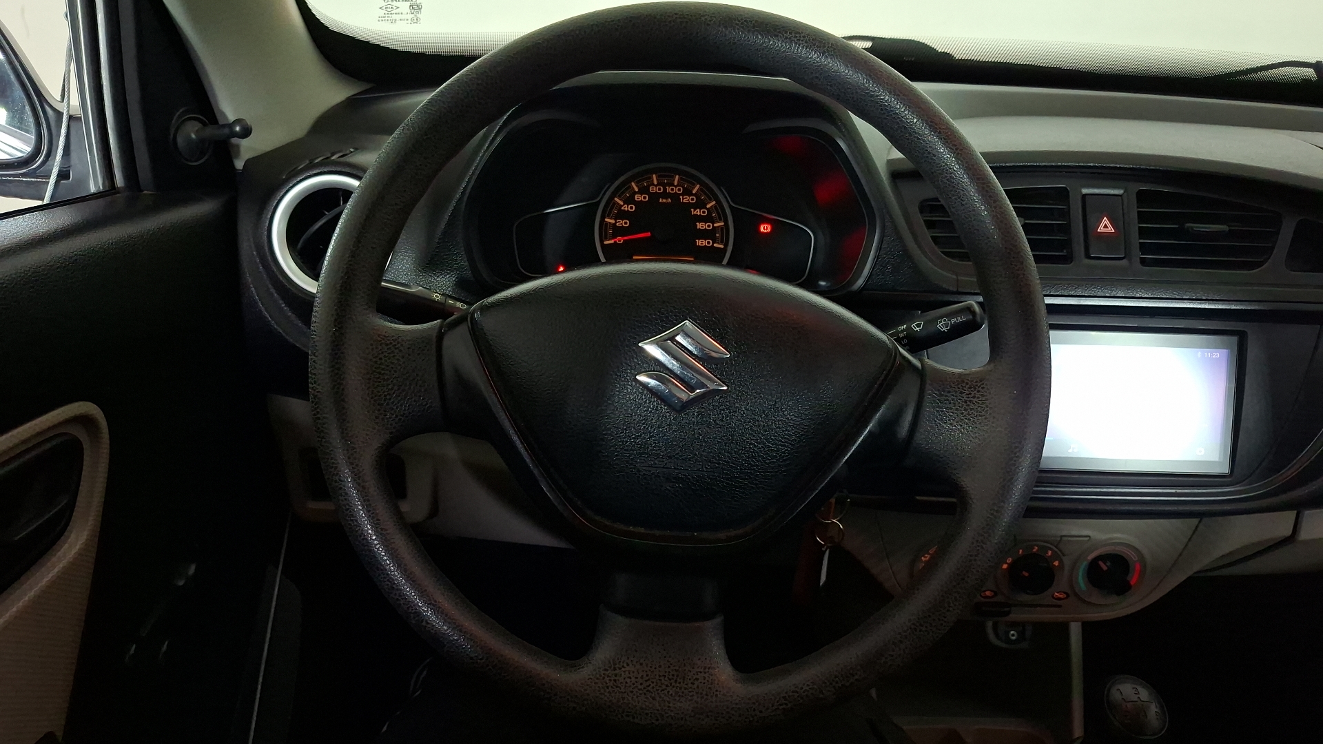 Suzuki Alto — foto 8 de 15