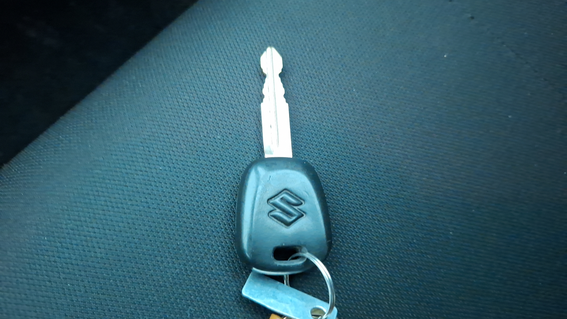 Suzuki Alto — foto 15 de 15