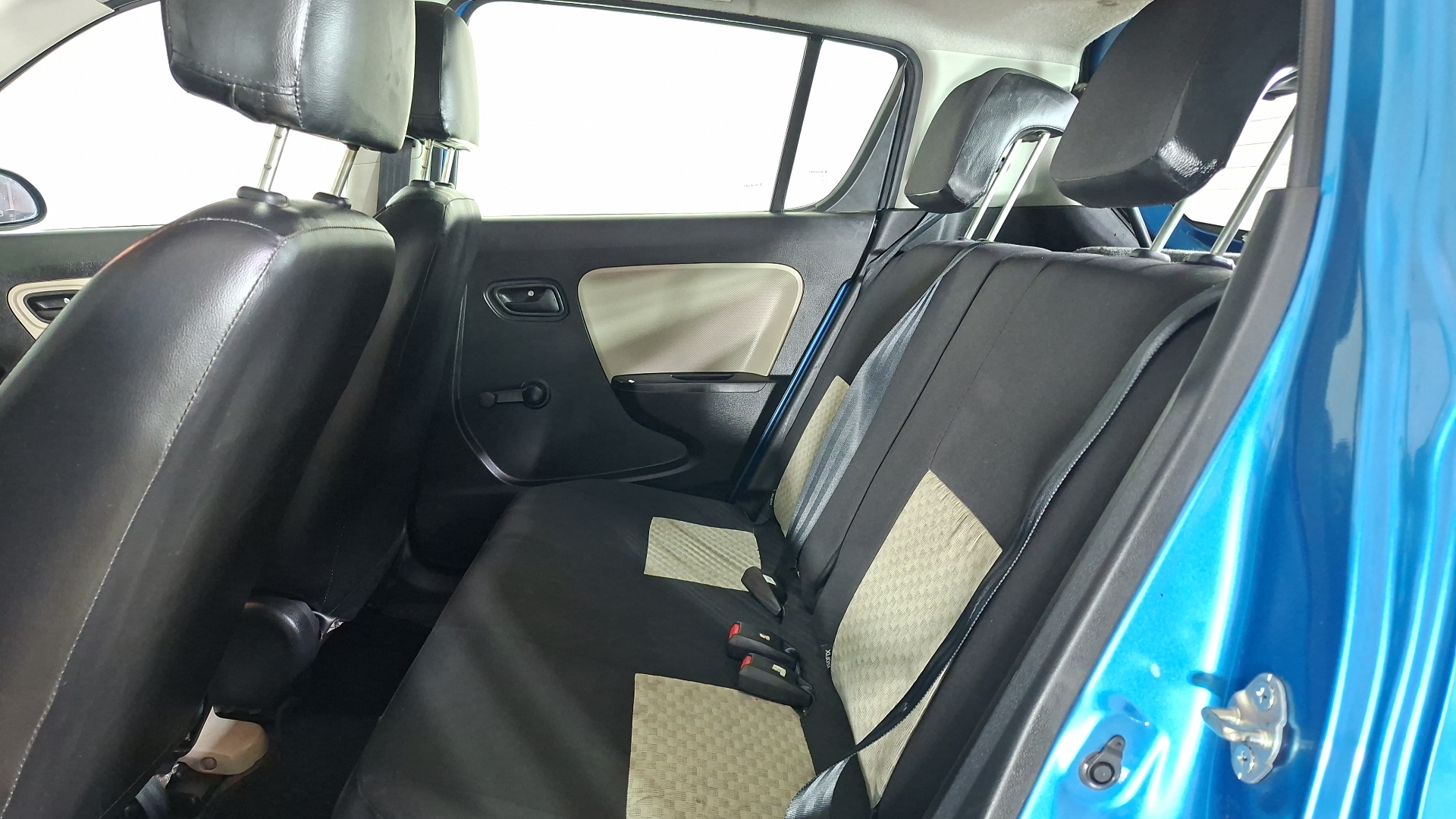 Suzuki Alto — foto 13 de 15