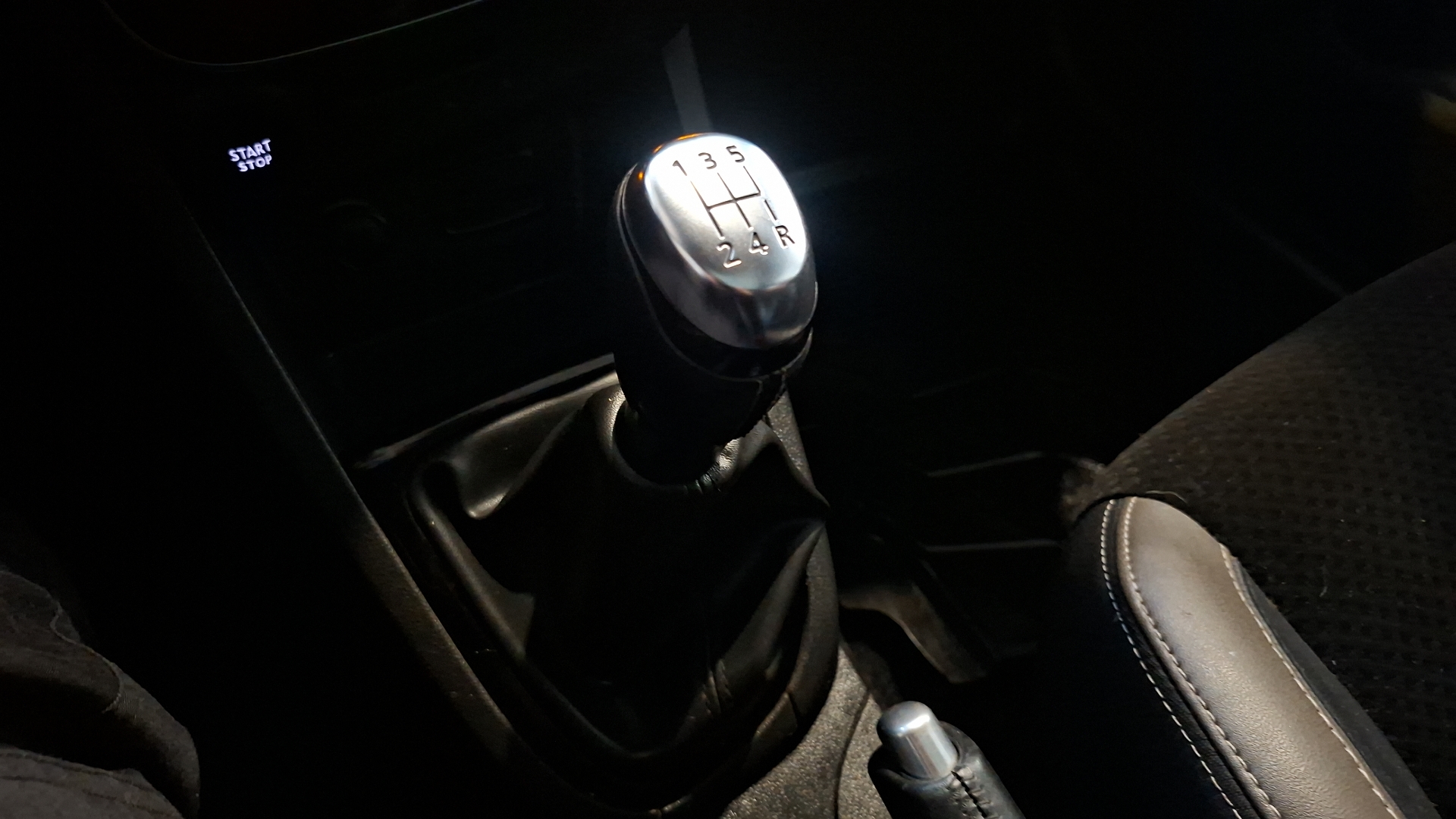 Renault Clio — foto 11 de 17