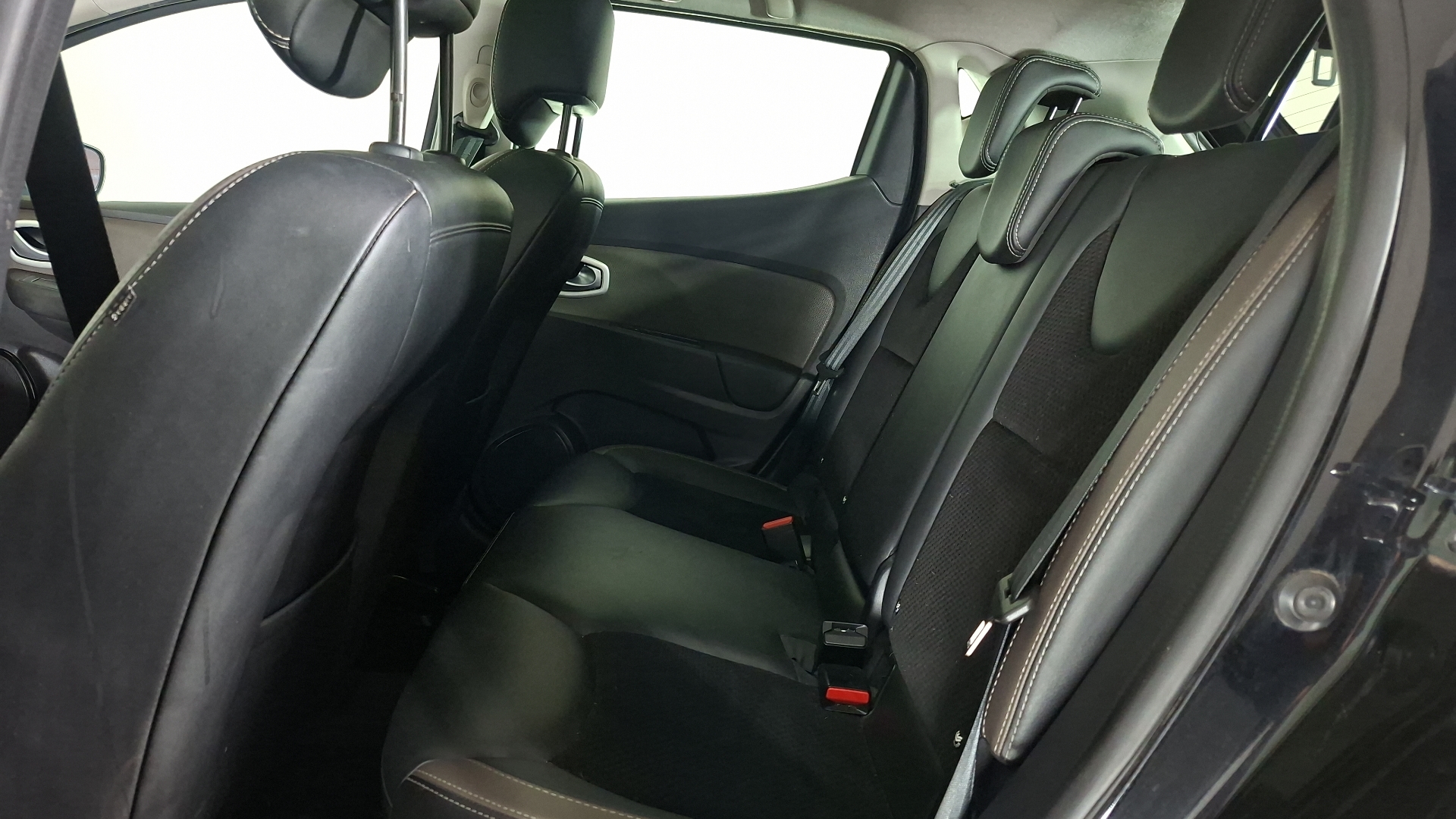 Renault Clio — foto 15 de 17