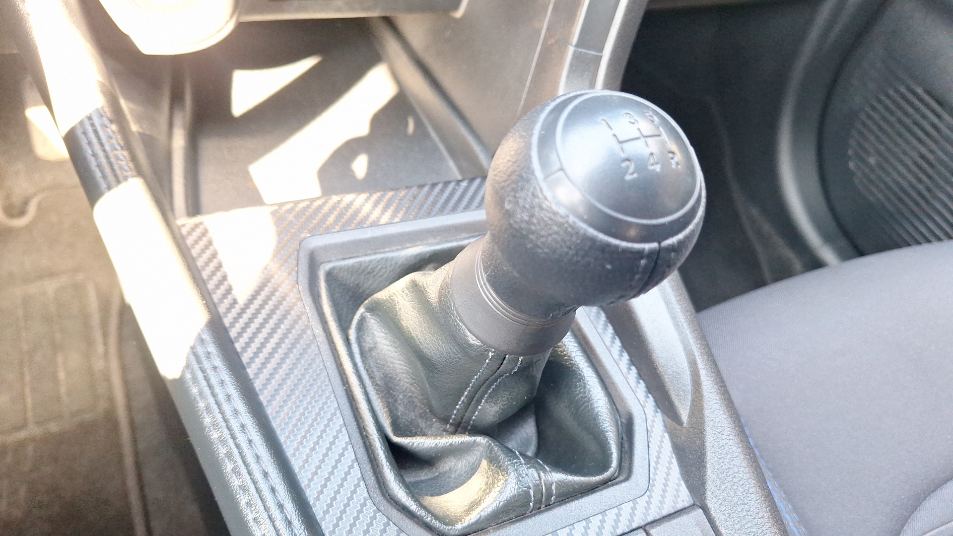 Toyota Yaris Cross — foto 11 de 15