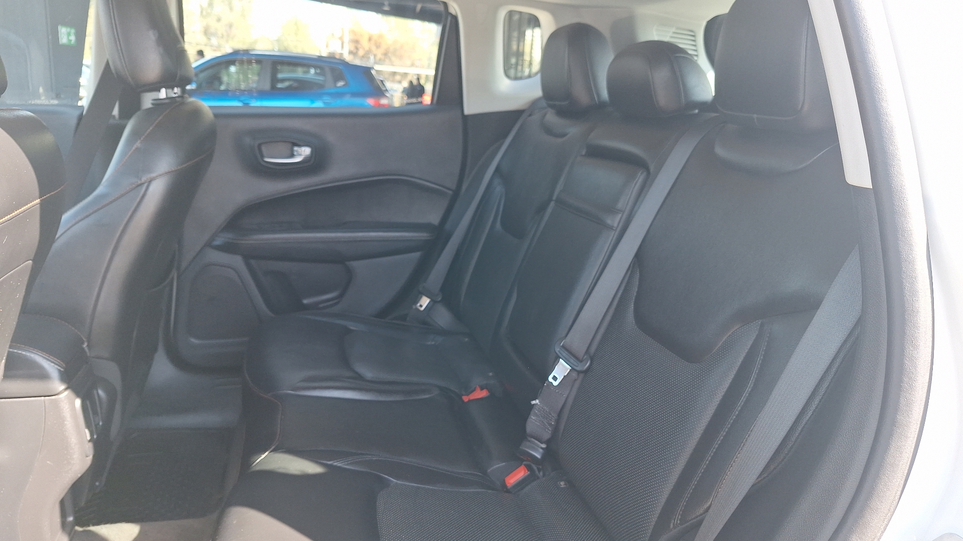 Jeep Compass — foto 13 de 15