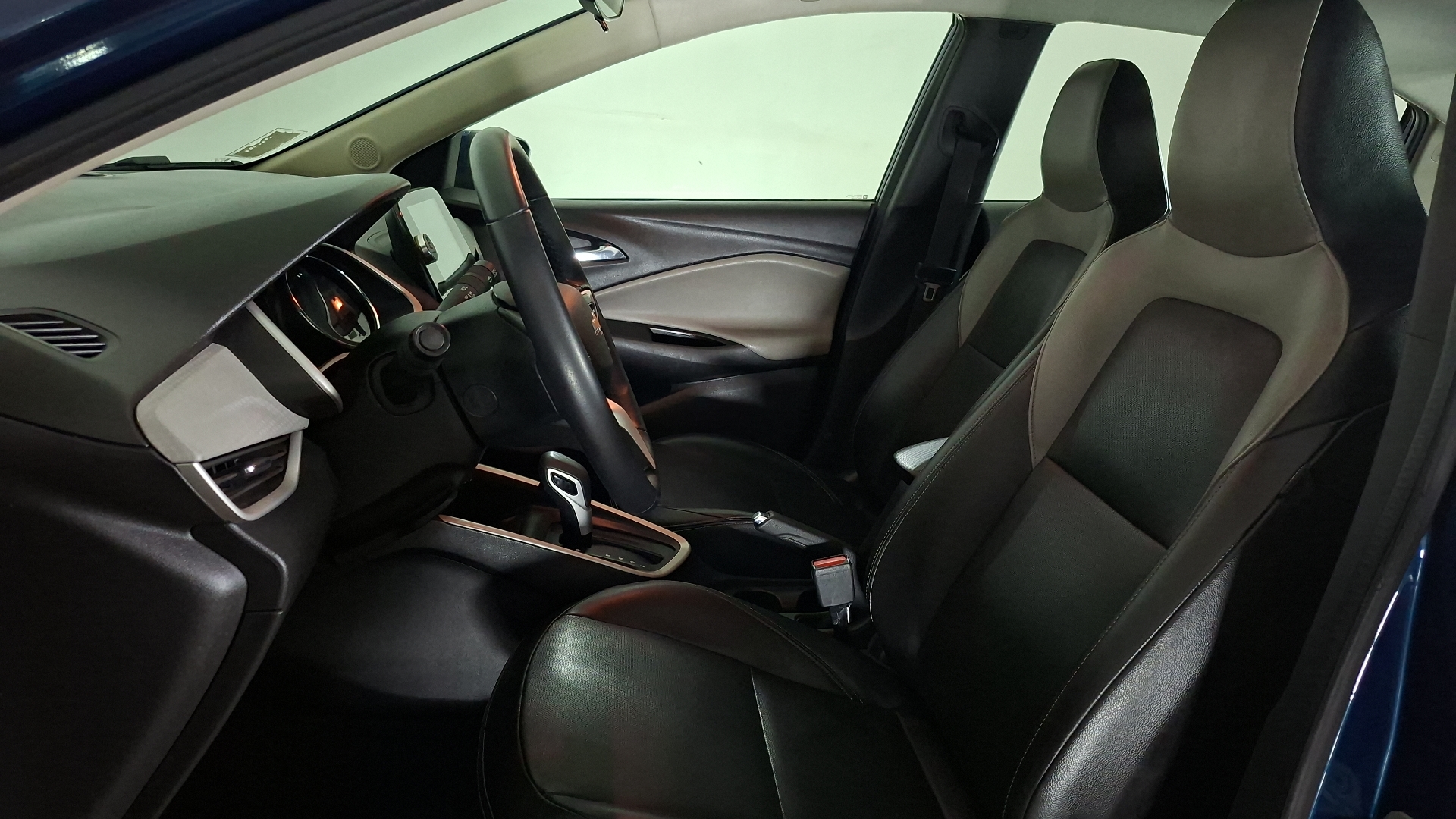 Chevrolet Onix — foto 12 de 15