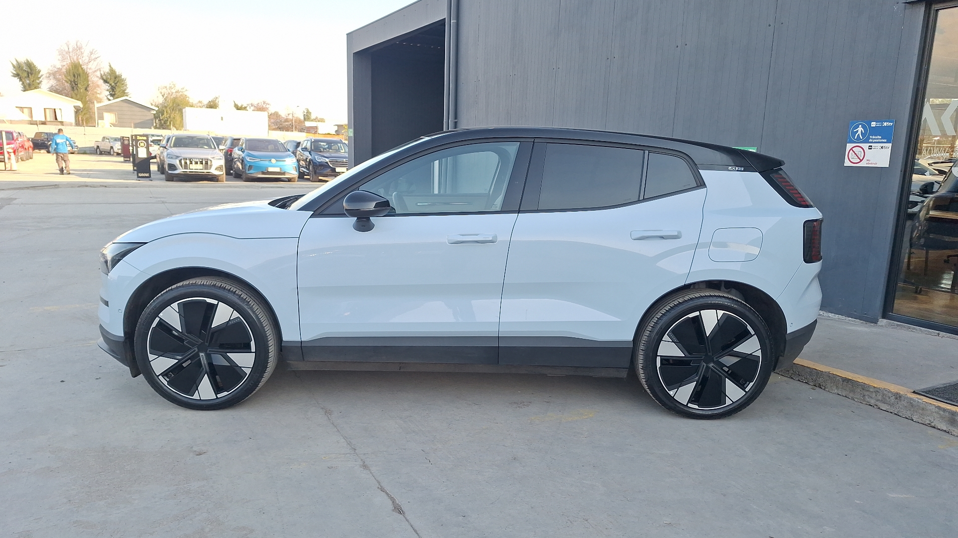 Volvo Ex30 — foto 2 de 16