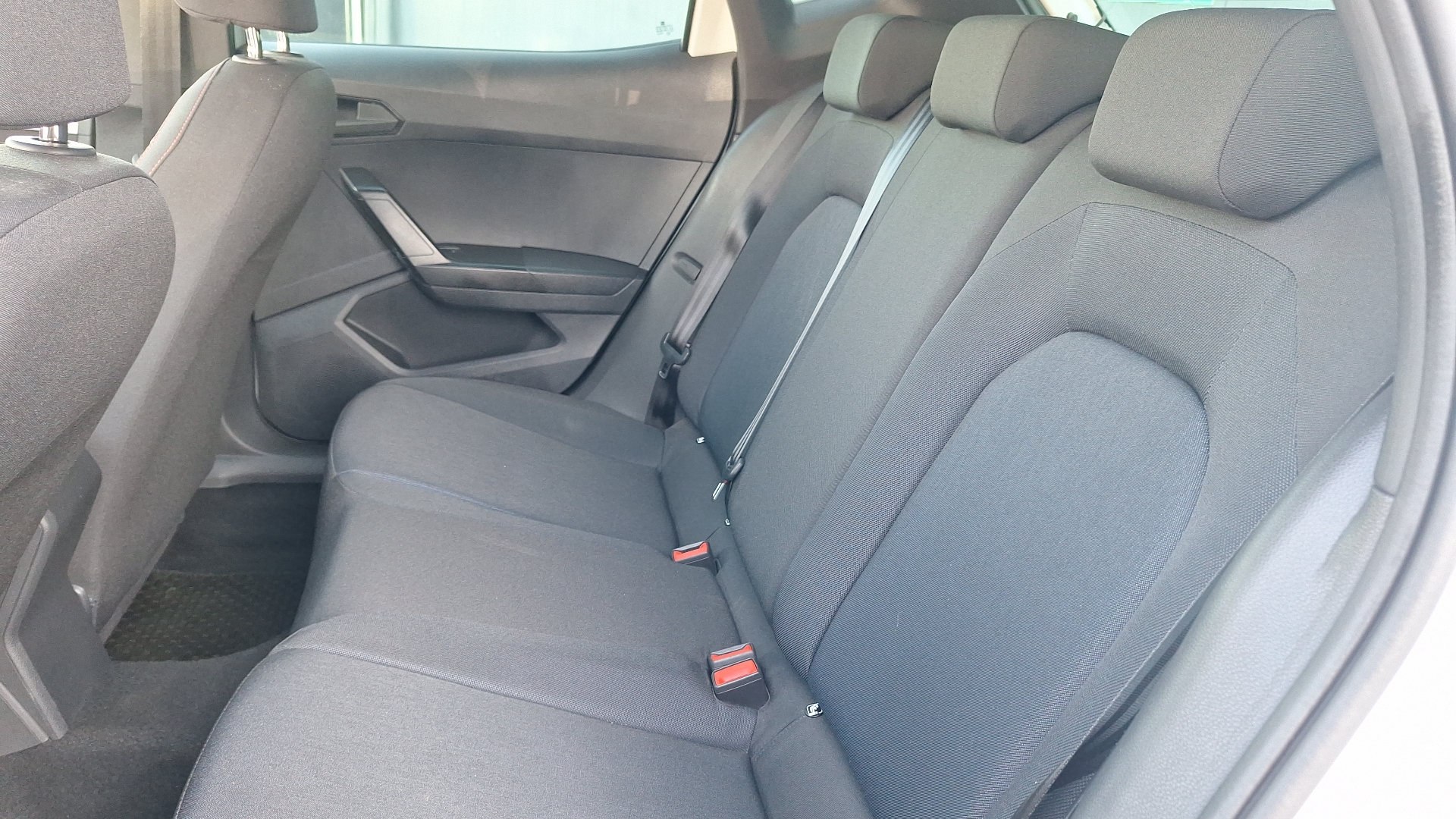 SEAT Ibiza — foto 14 de 16
