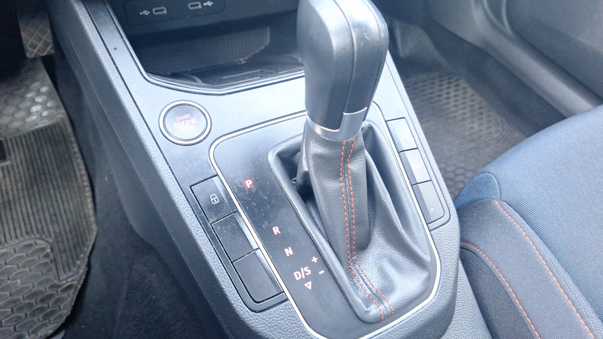 SEAT Ibiza — foto 11 de 16