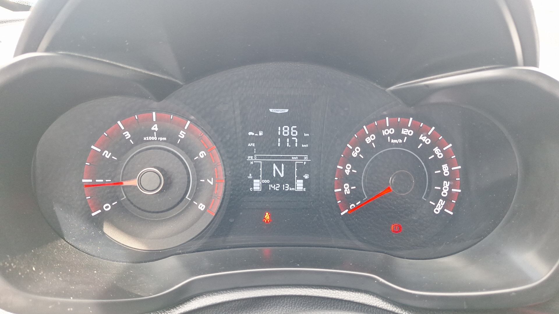 Mahindra Xuv300 — foto 9 de 14