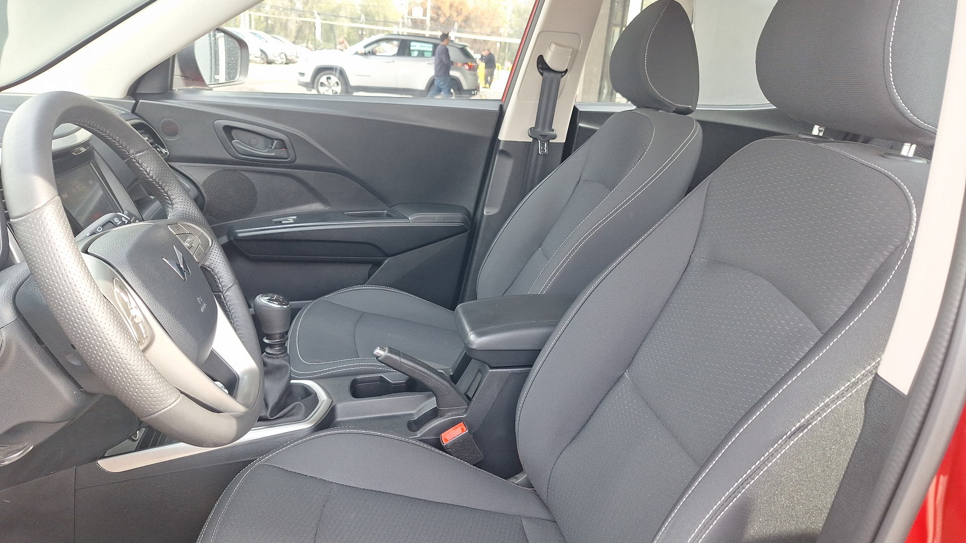 Mahindra Xuv300 — foto 13 de 14