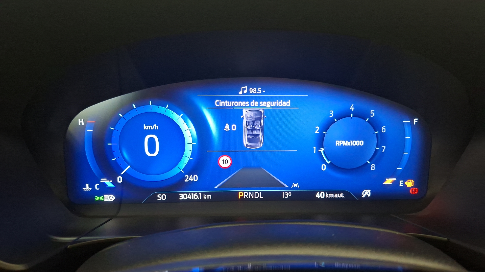Ford Escape — foto 9 de 16