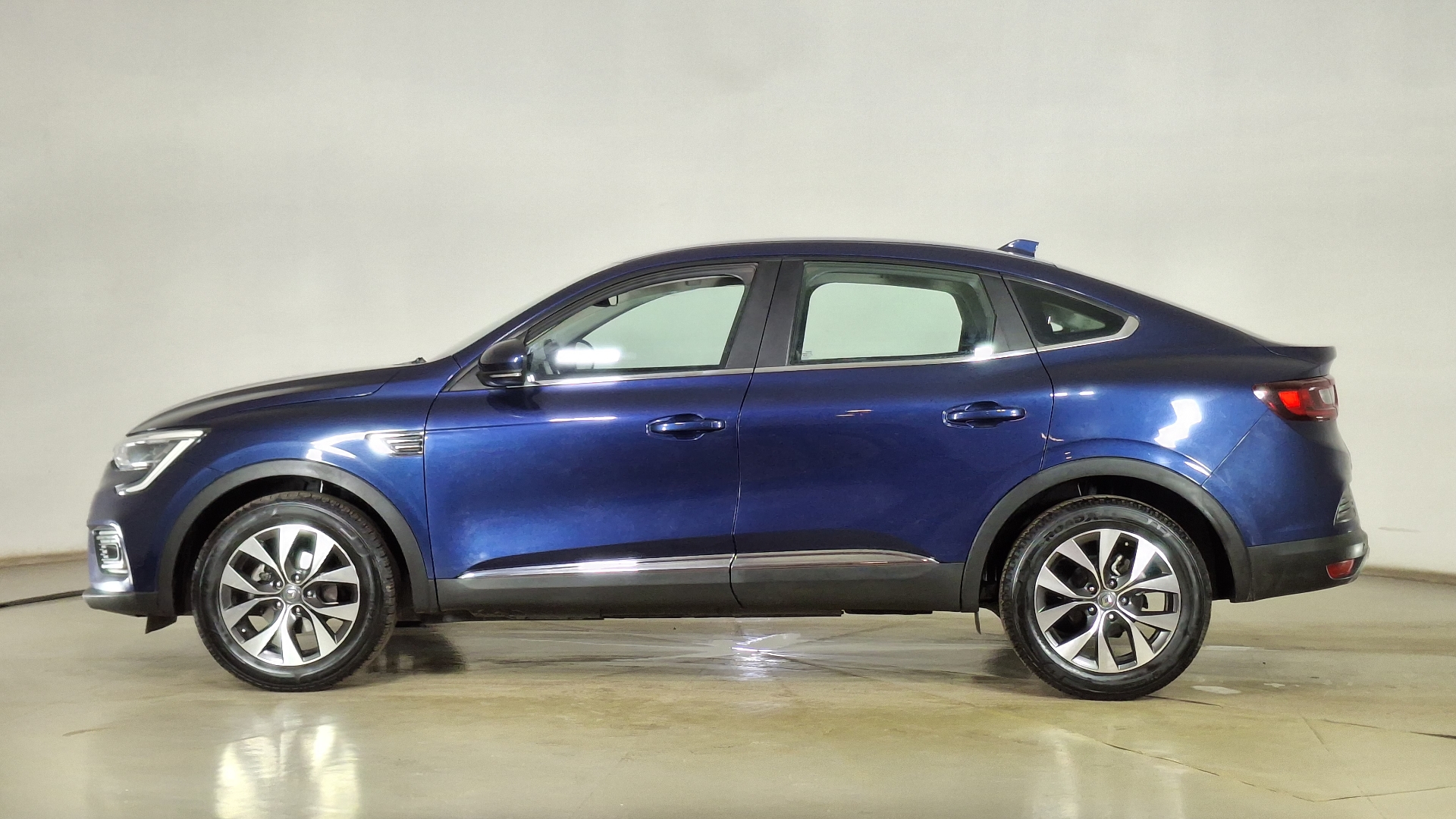 Renault Arkana — foto 7 de 16
