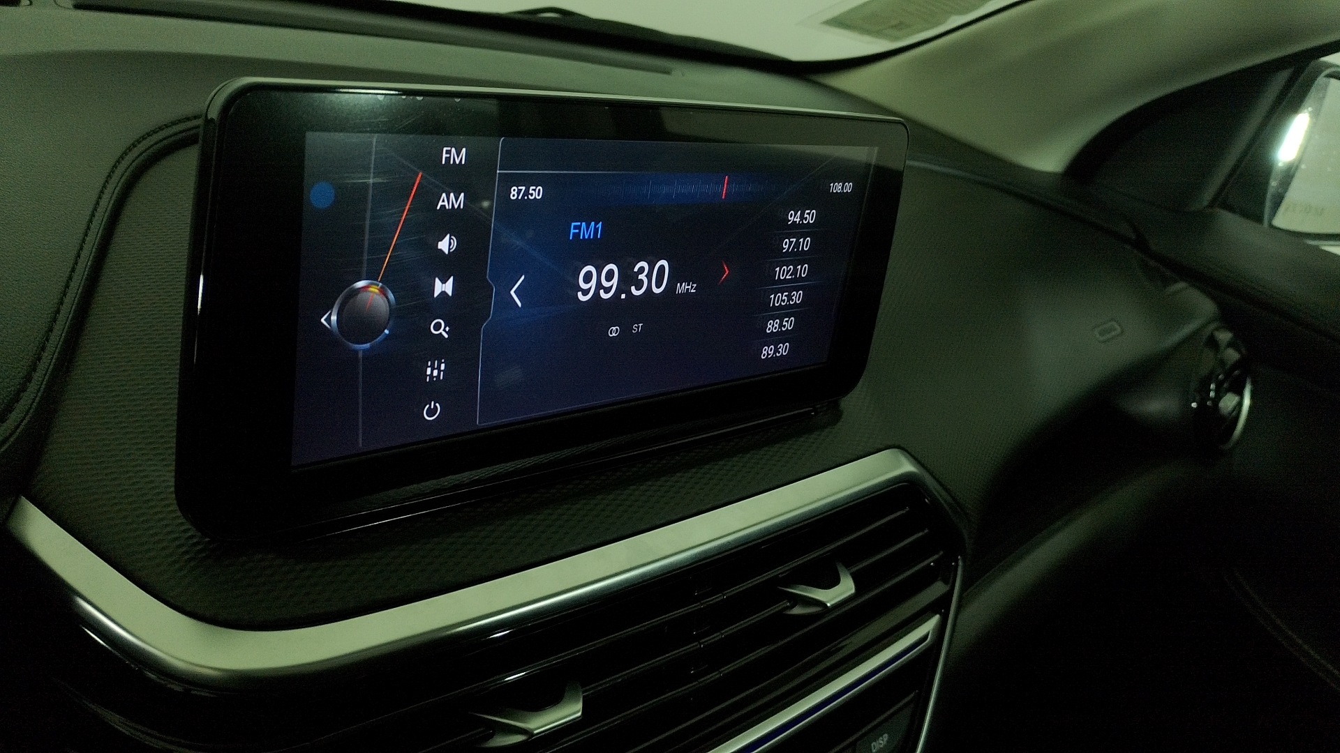 Changan Alsvin — foto 10 de 16