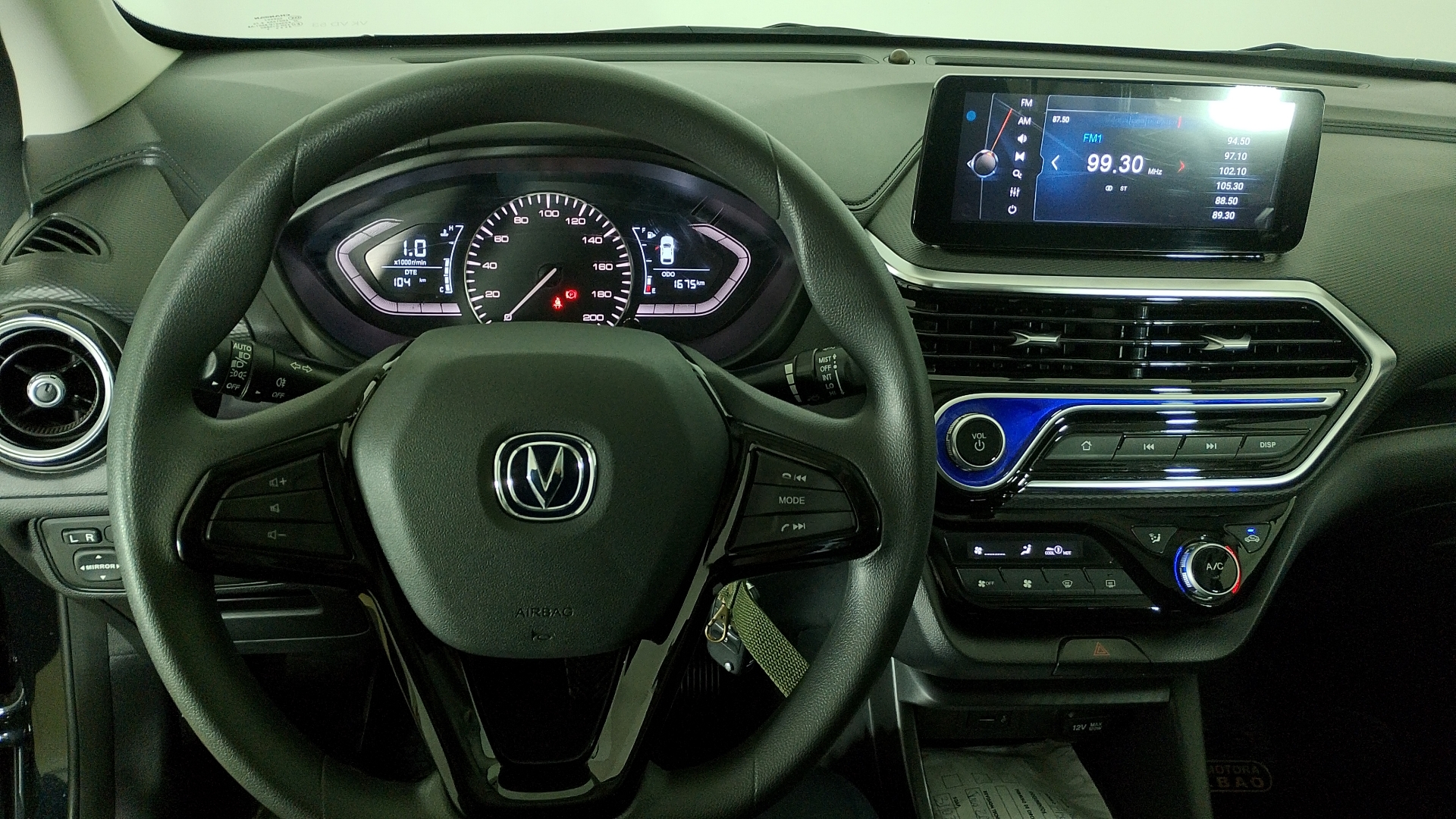 Changan Alsvin — foto 8 de 16