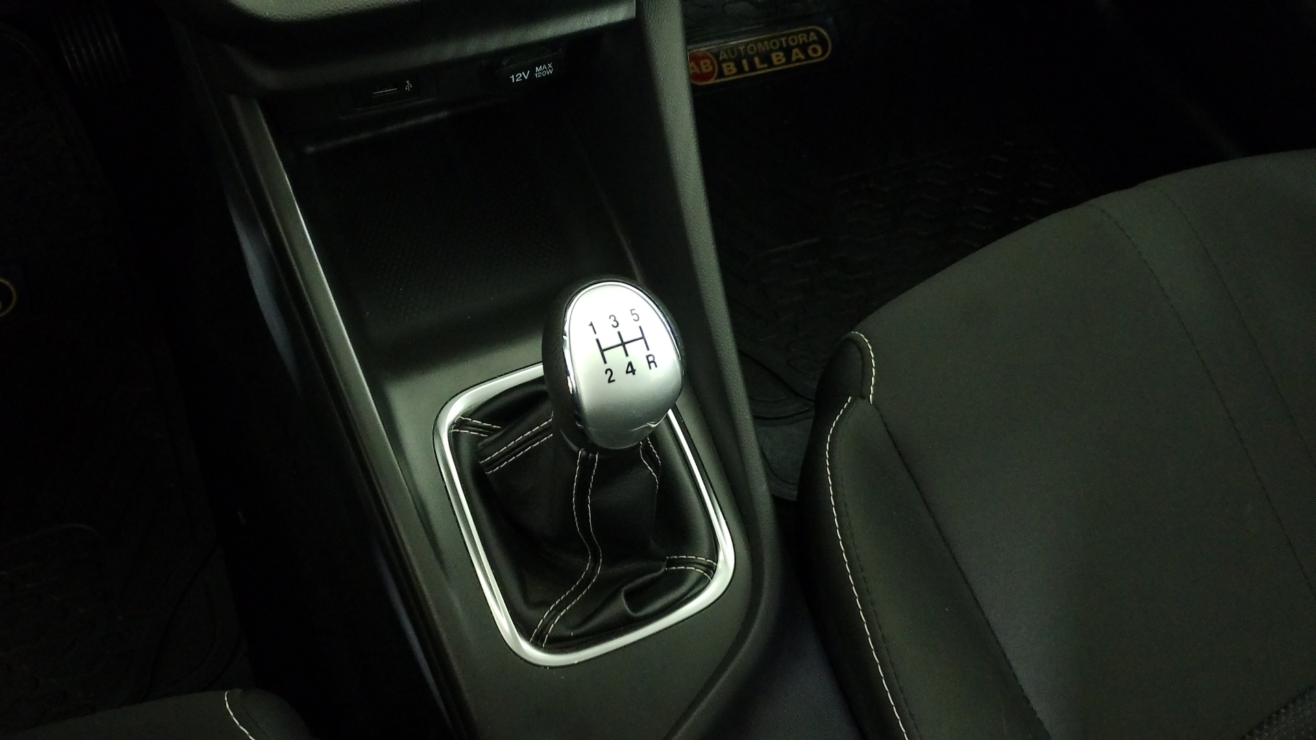 Changan Alsvin — foto 11 de 16