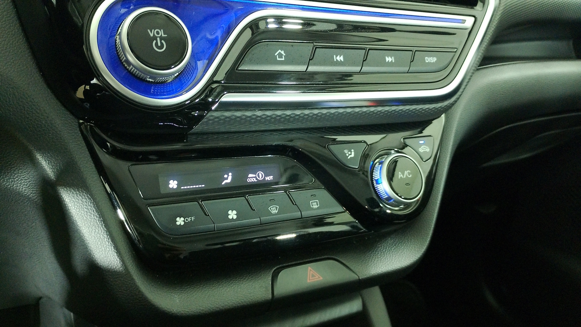 Changan Alsvin — foto 15 de 16
