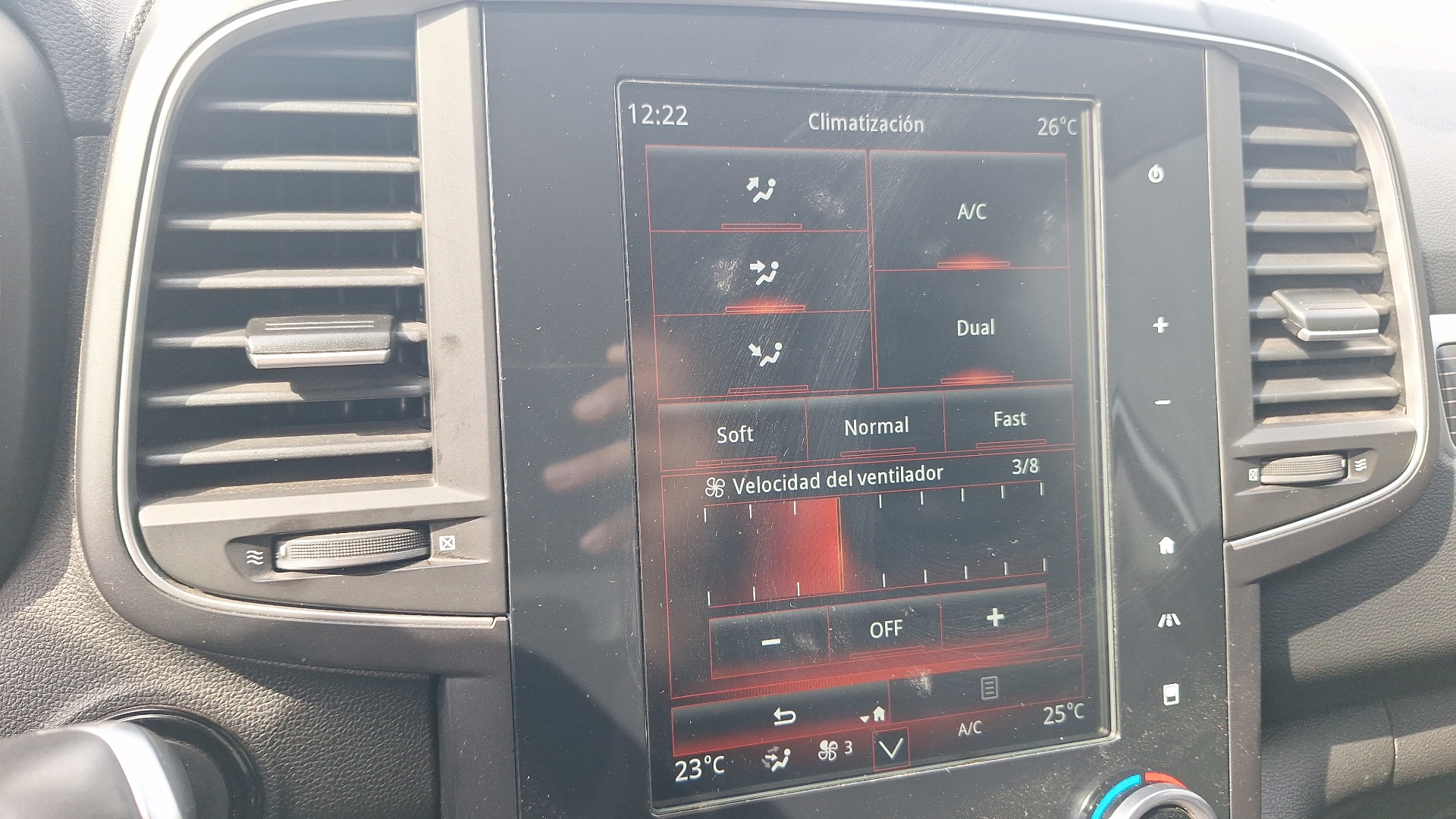 Renault Koleos — foto 17 de 17