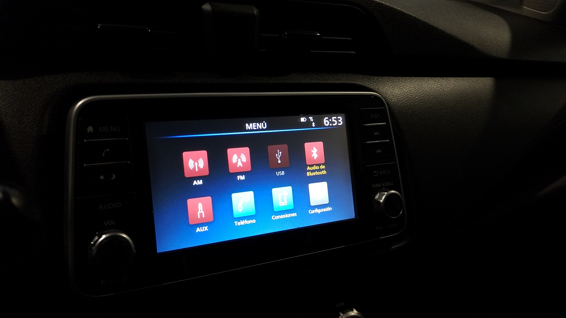 Nissan Versa — foto 10 de 15