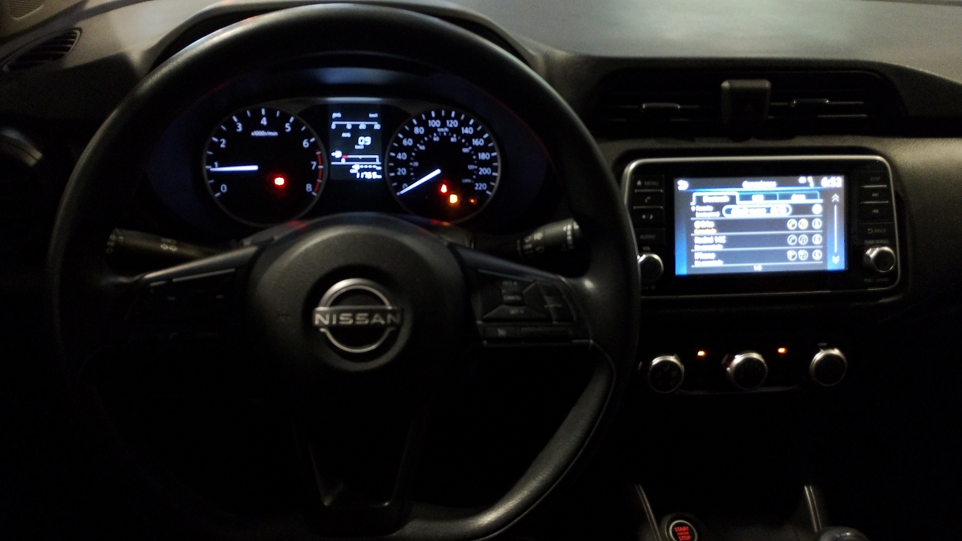 Nissan Versa — foto 8 de 15