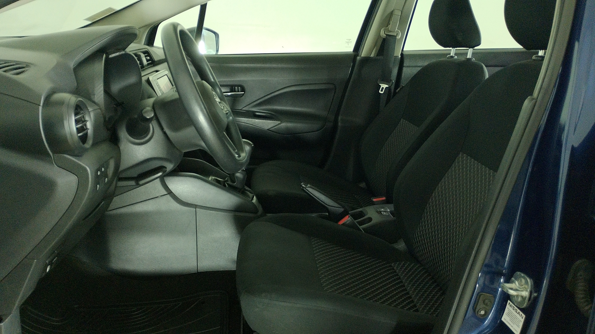 Nissan Versa — foto 12 de 15