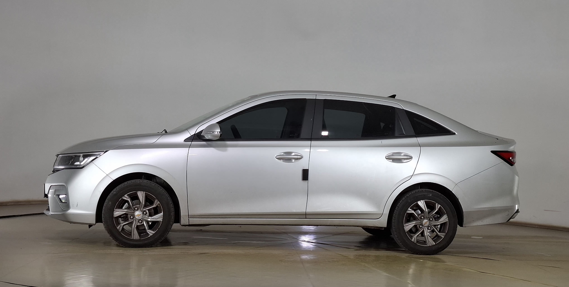 Chevrolet Sail — foto 7 de 16