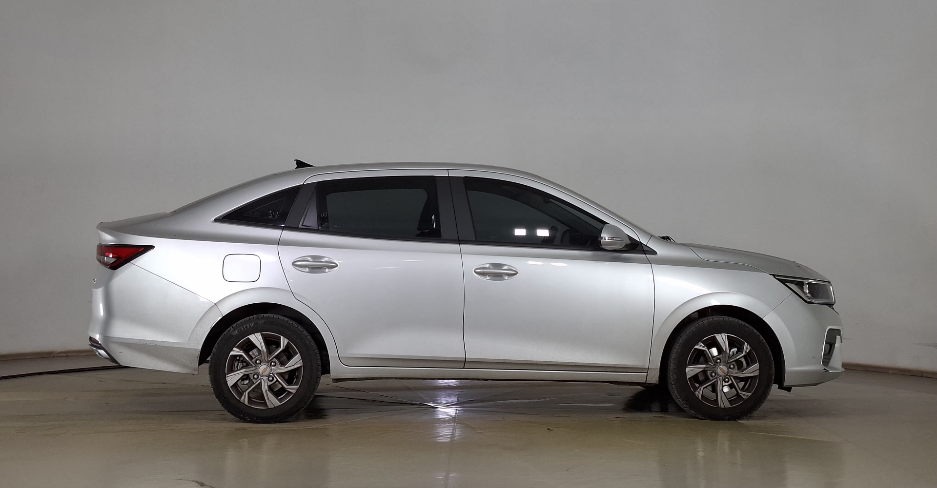 Chevrolet Sail — foto 4 de 16