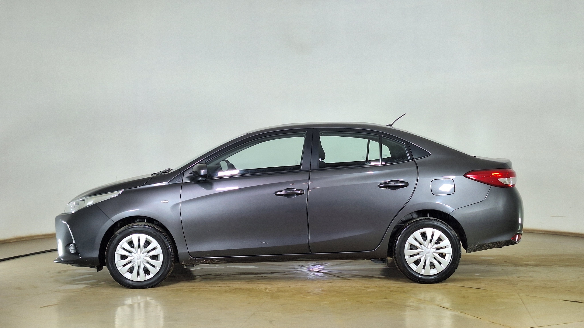 Toyota Yaris — foto 7 de 17