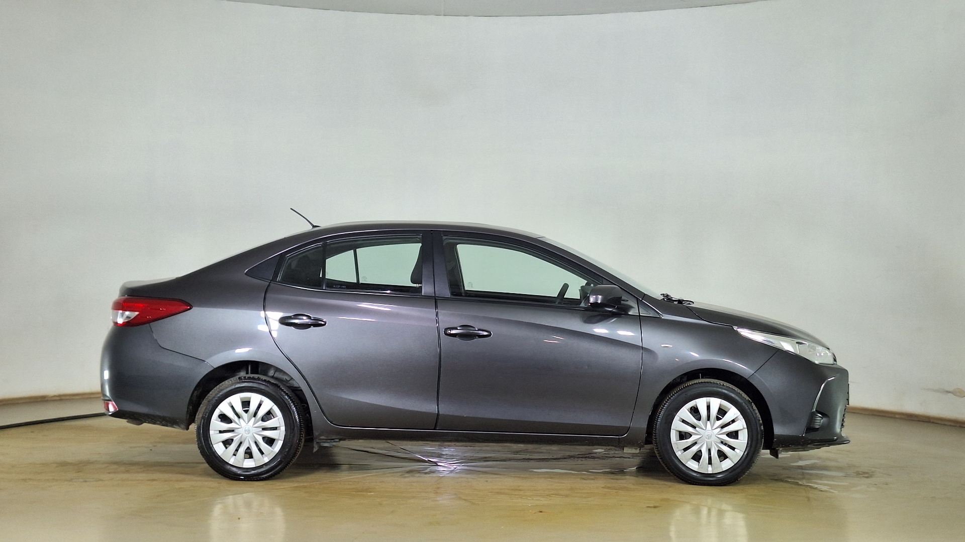 Toyota Yaris — foto 4 de 17