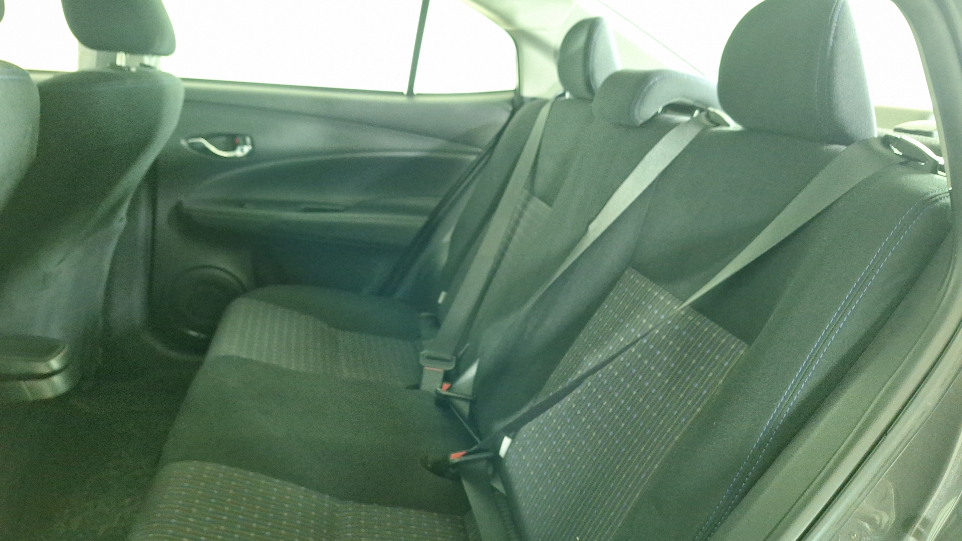 Toyota Yaris — foto 14 de 17