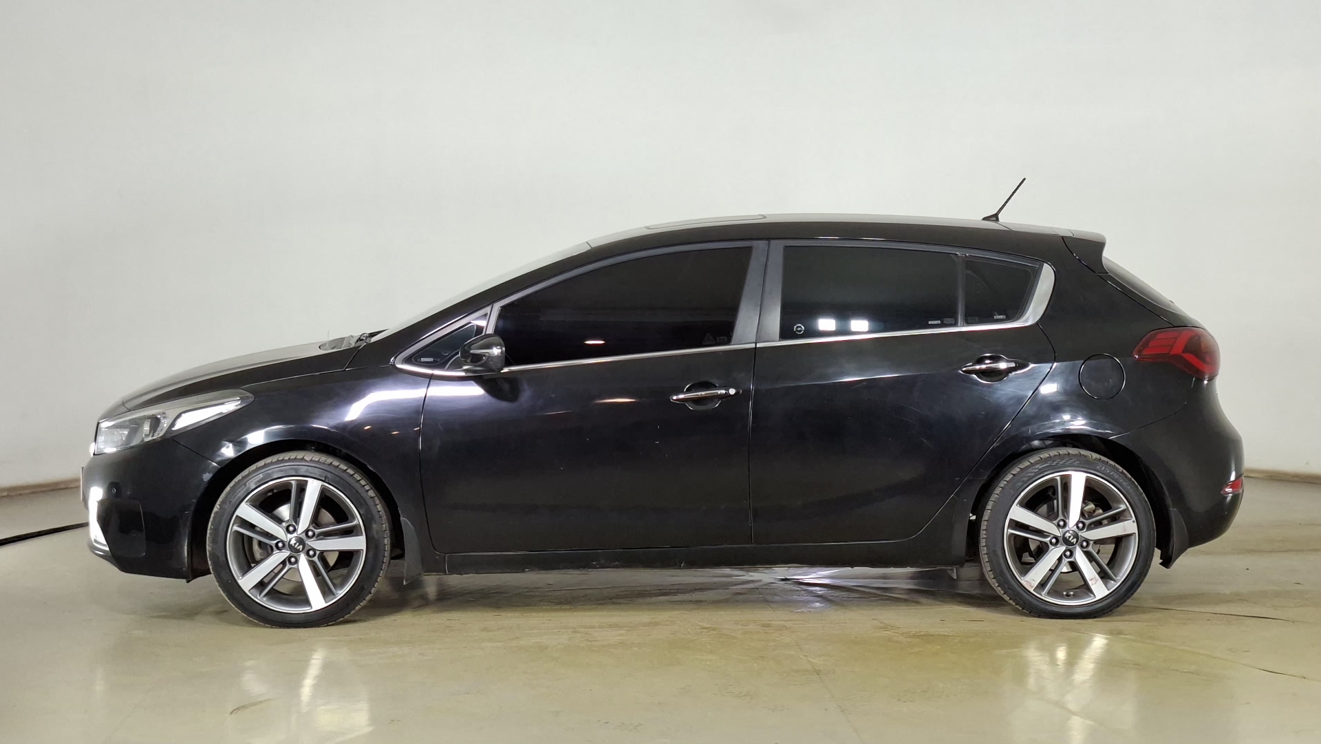 KIA Cerato 5 — foto 7 de 18