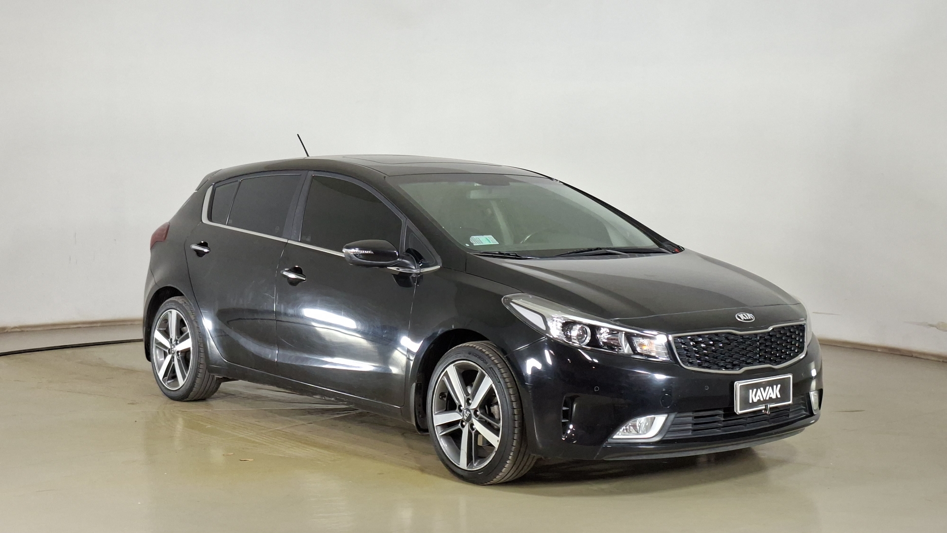 KIA Cerato 5 — foto 3 de 18