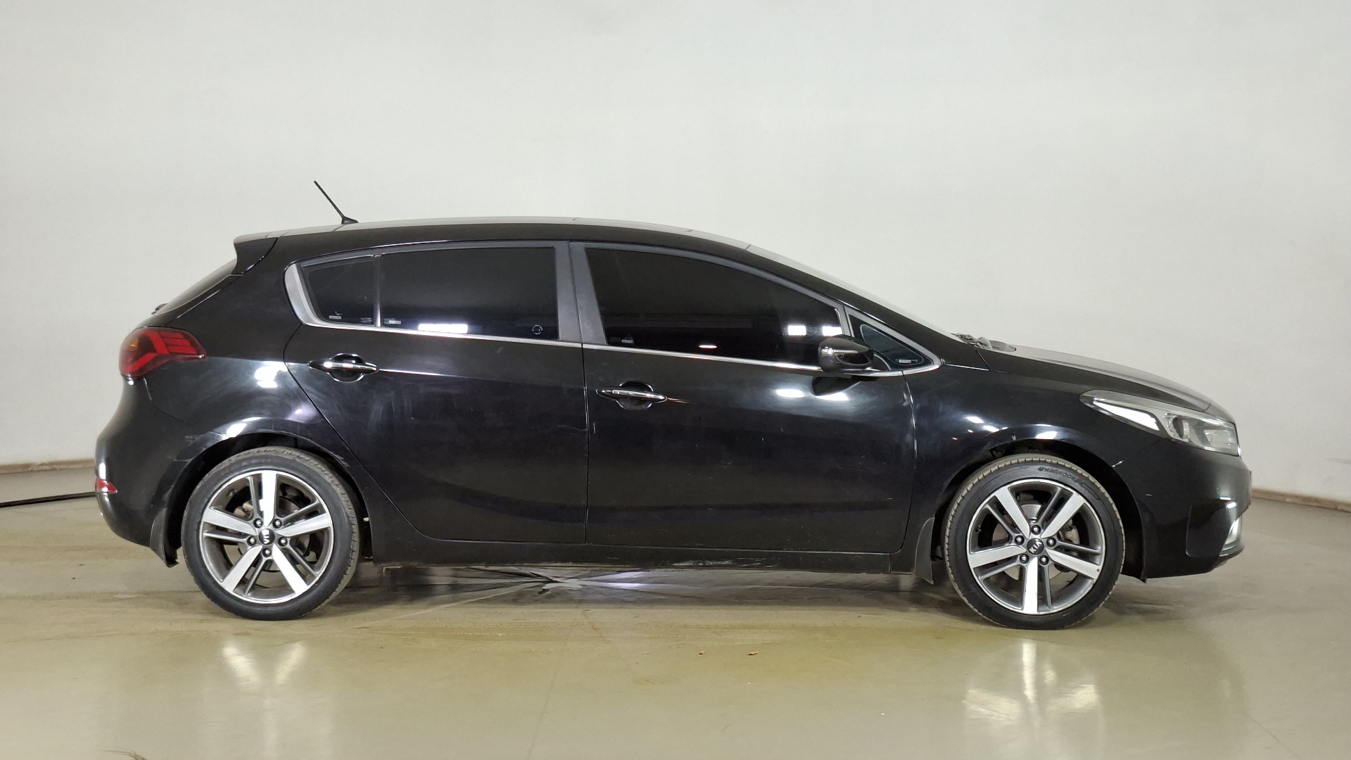 KIA Cerato 5 — foto 4 de 18