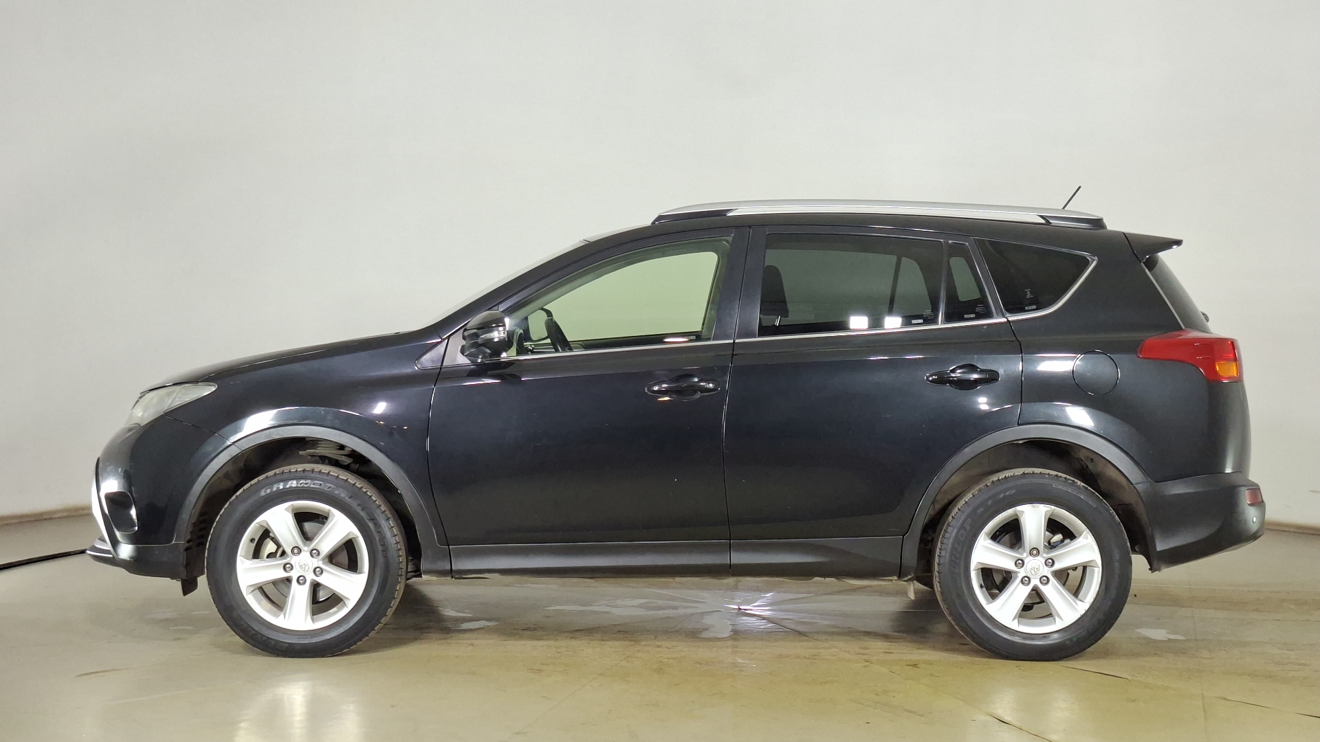 Toyota RAV4 — foto 7 de 16