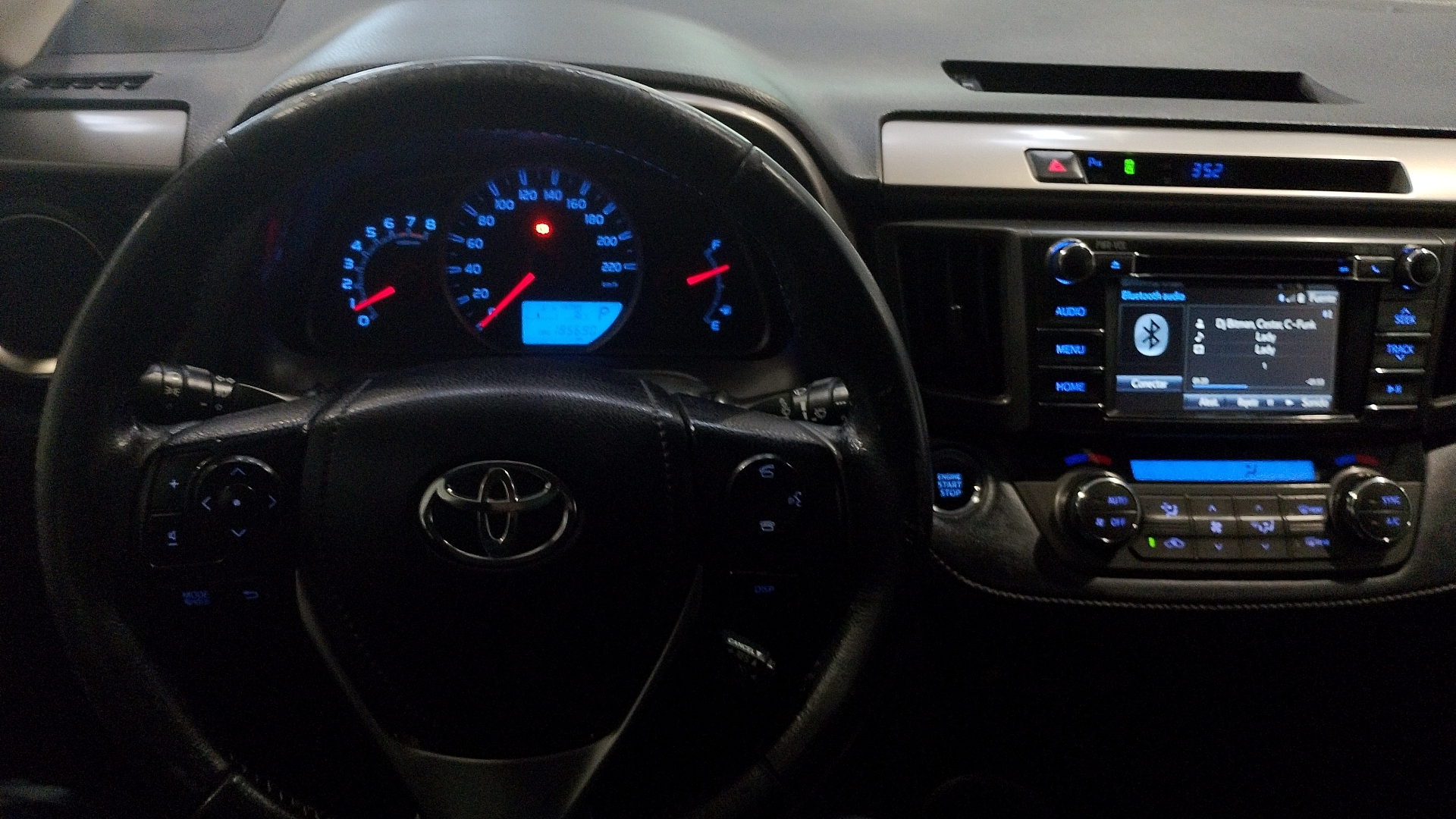 Toyota RAV4 — foto 8 de 16