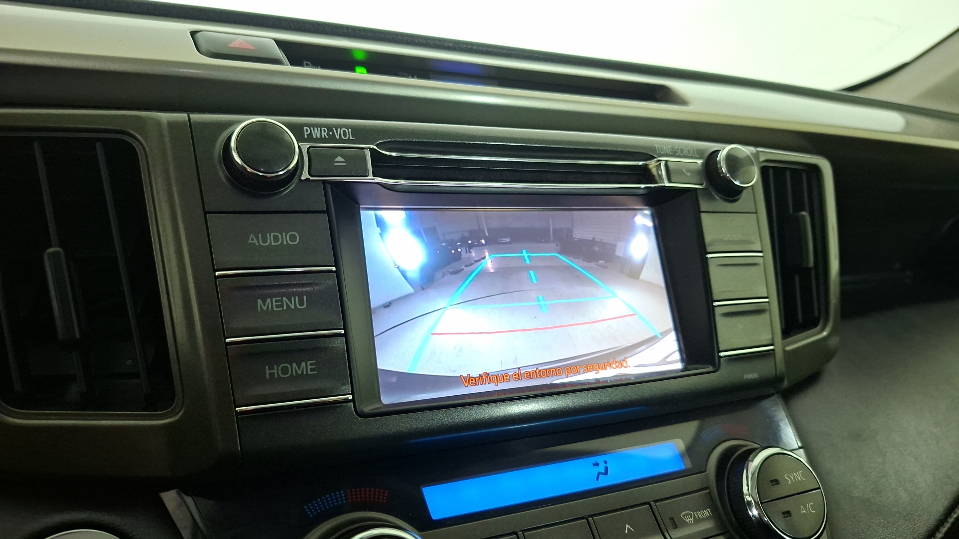 Toyota RAV4 — foto 12 de 16