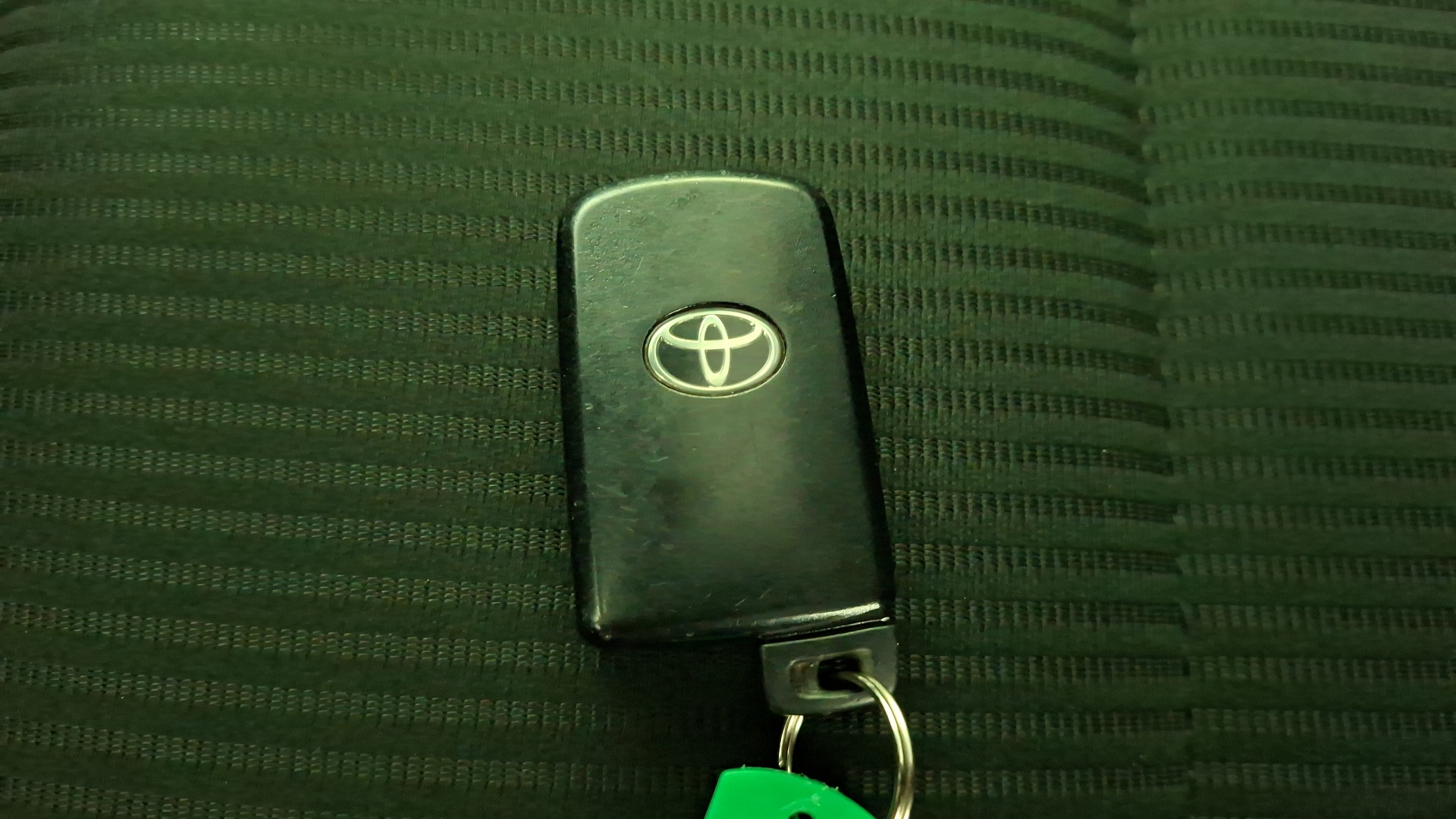 Toyota RAV4 — foto 16 de 16