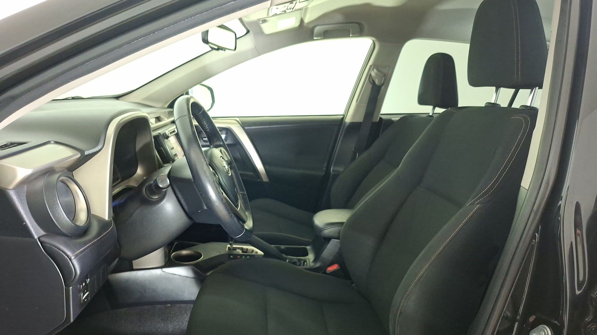 Toyota RAV4 — foto 13 de 16
