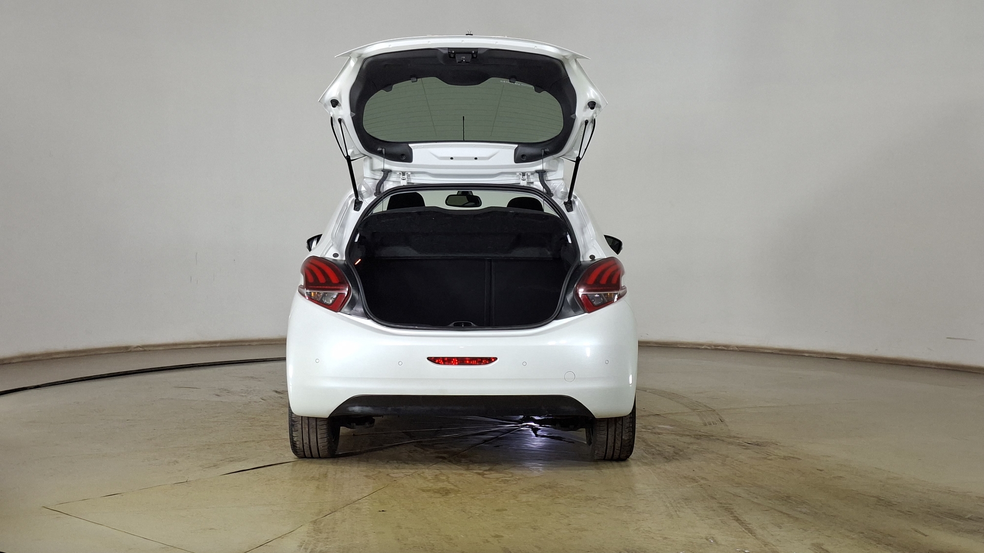 Peugeot 208 — foto 6 de 17
