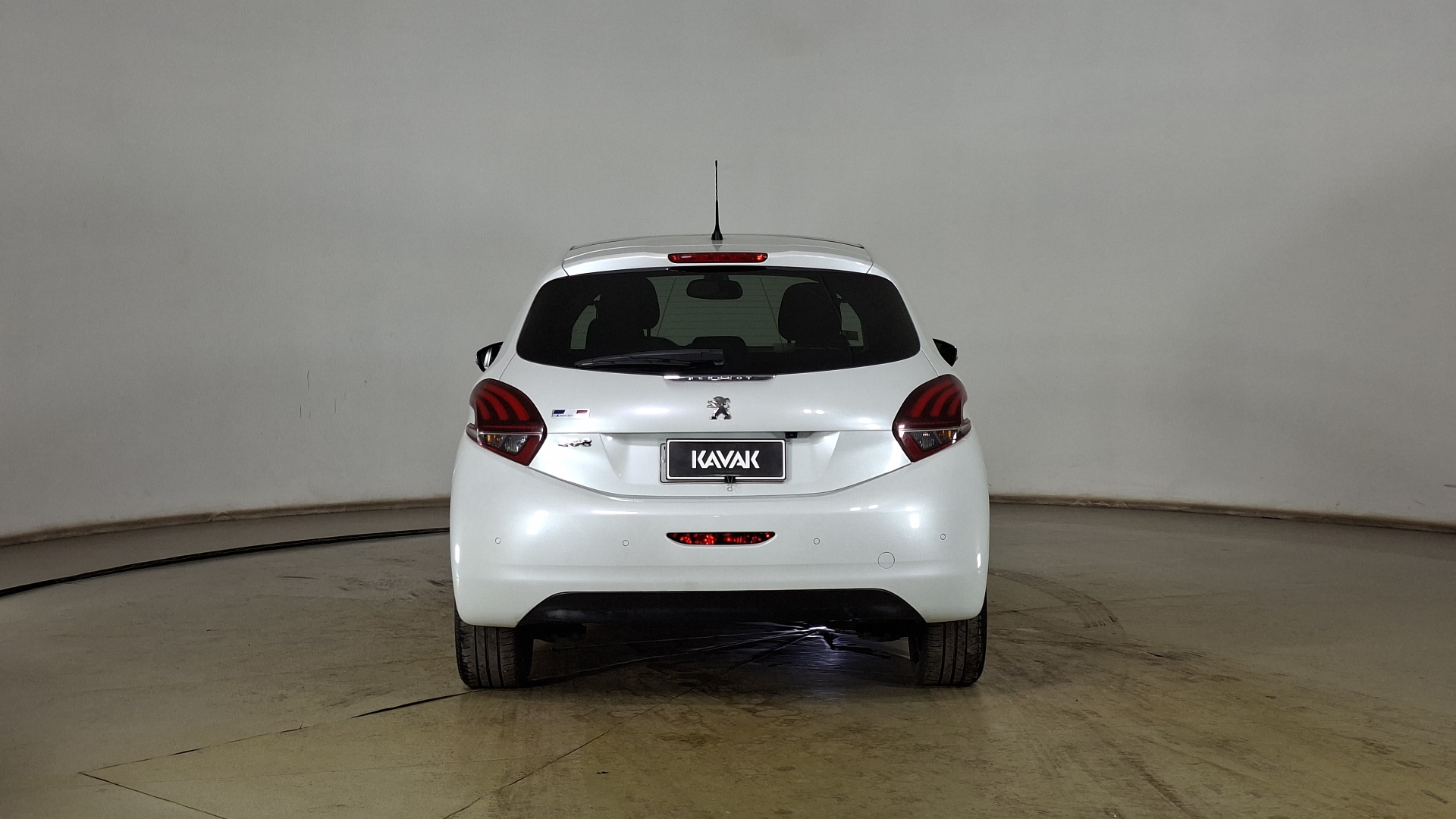 Peugeot 208 — foto 5 de 17