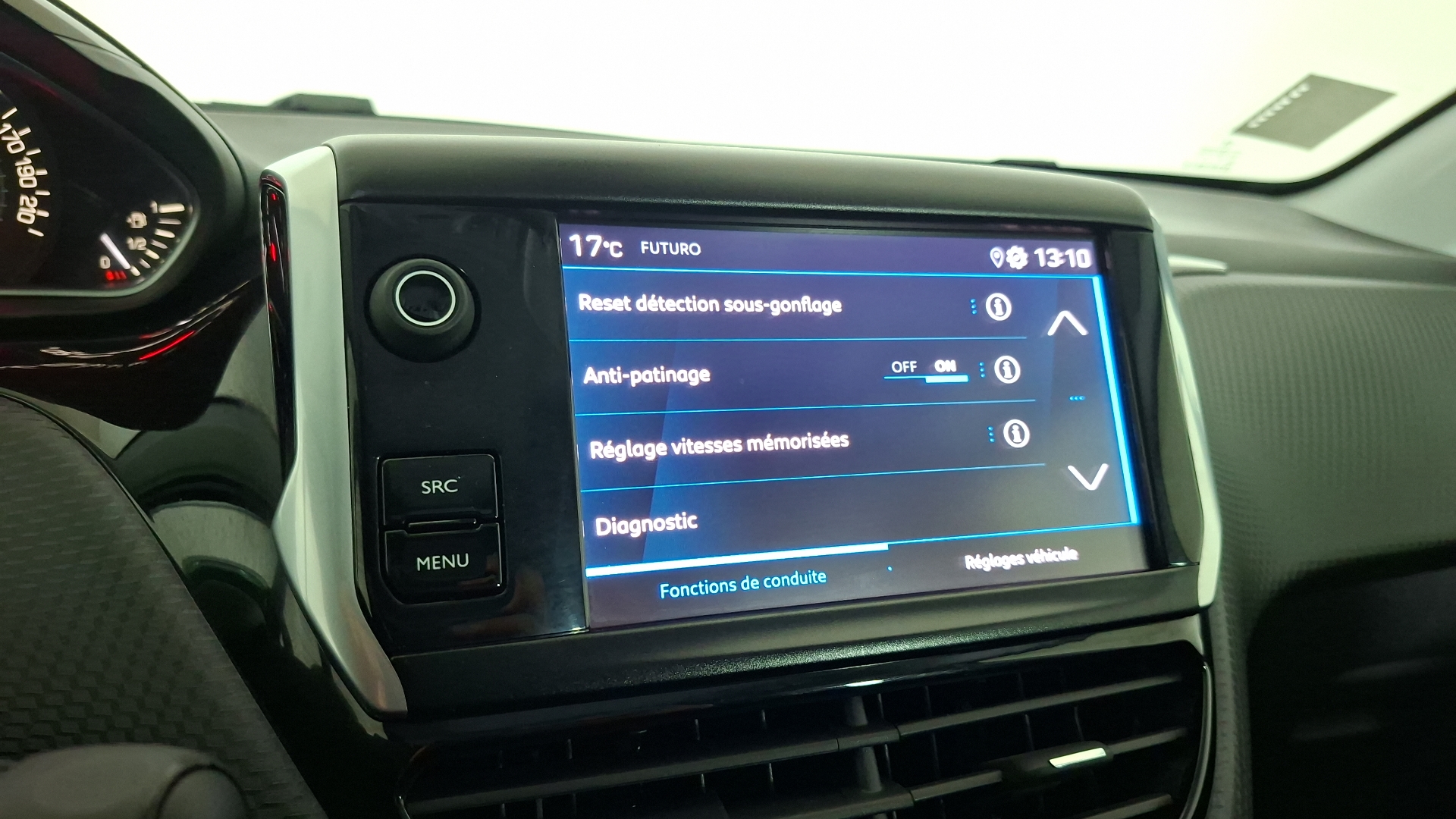 Peugeot 208 — foto 10 de 17