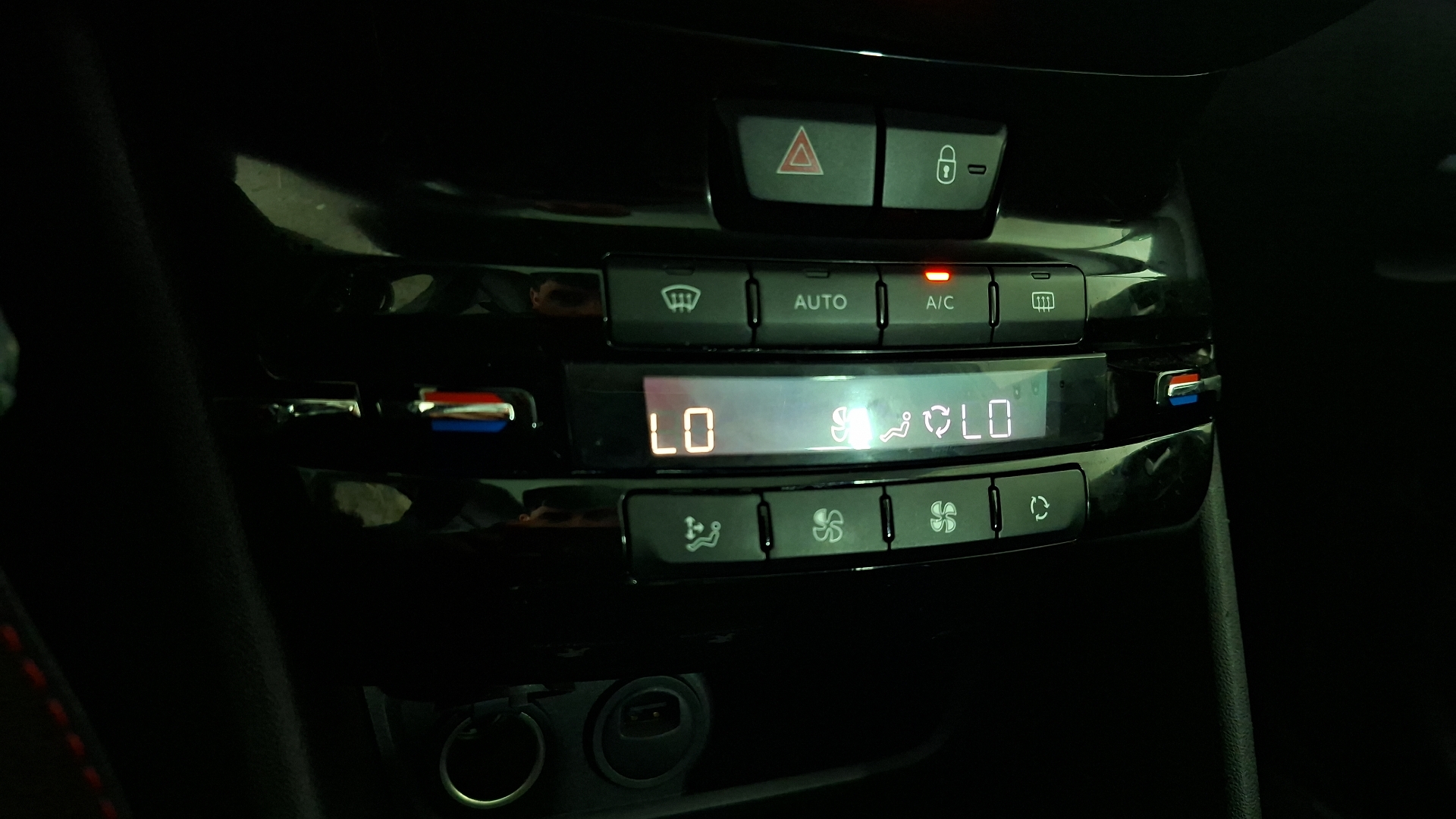 Peugeot 208 — foto 16 de 17