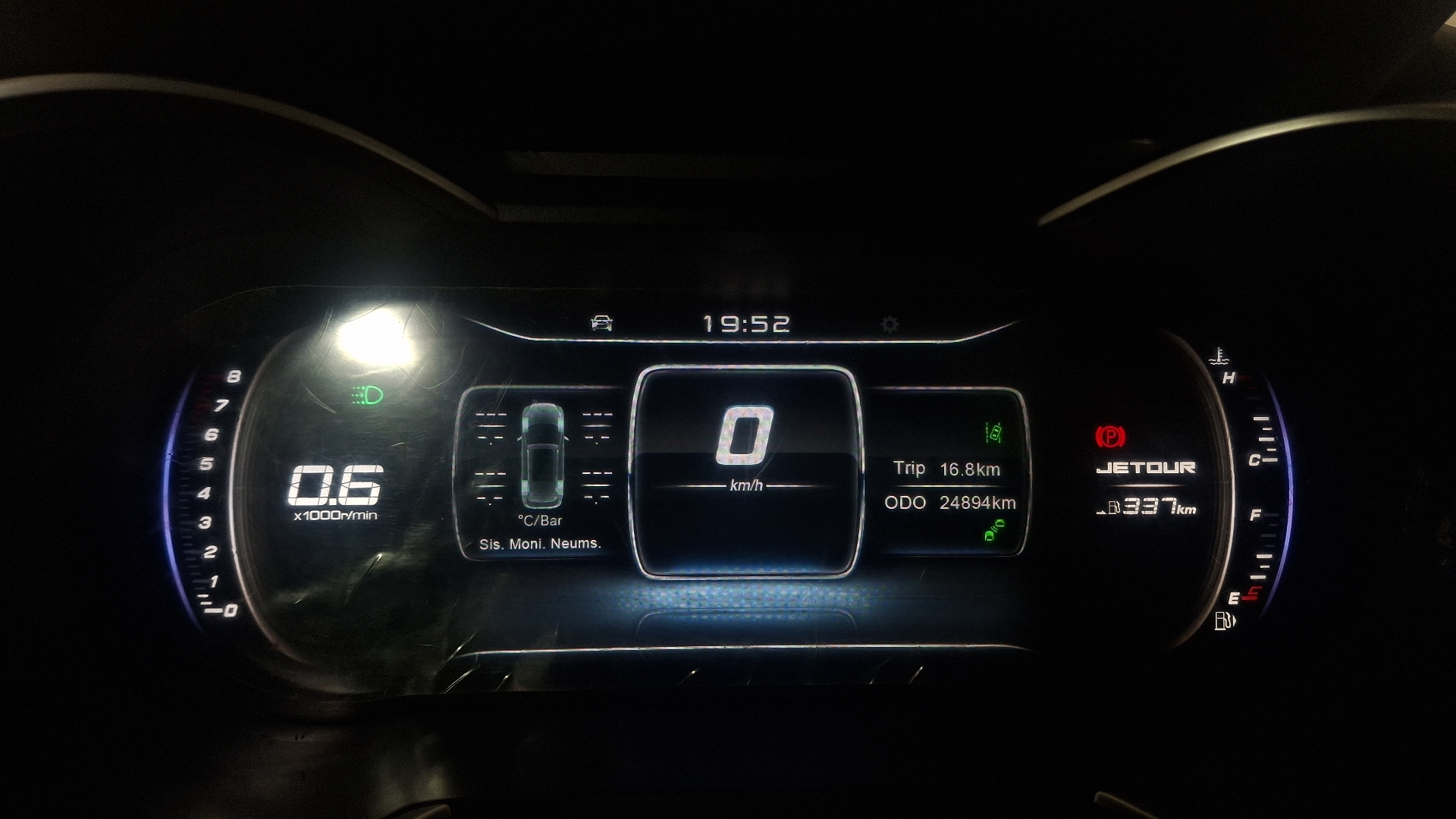 Jetour X70 — foto 9 de 18