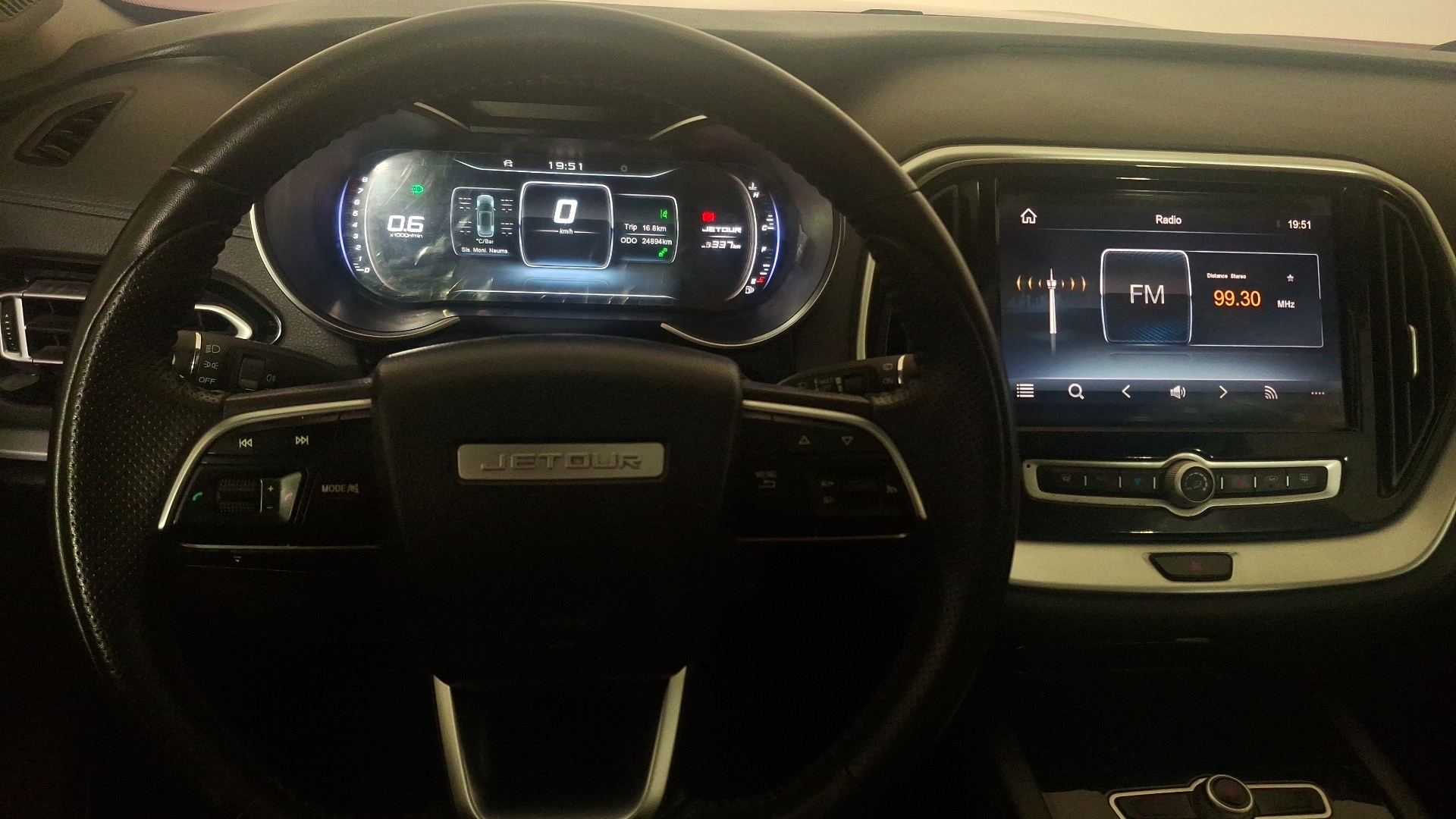 Jetour X70 — foto 8 de 18