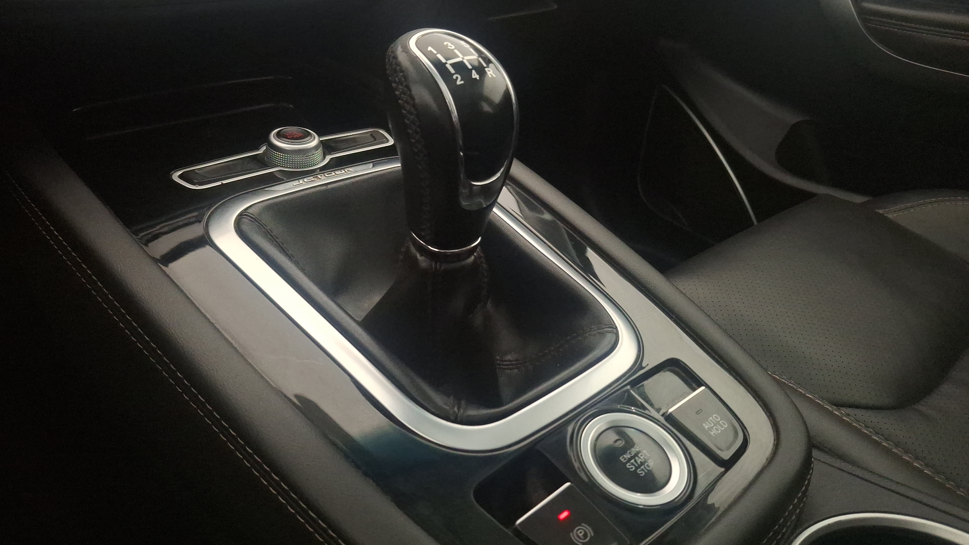 Jetour X70 — foto 11 de 18