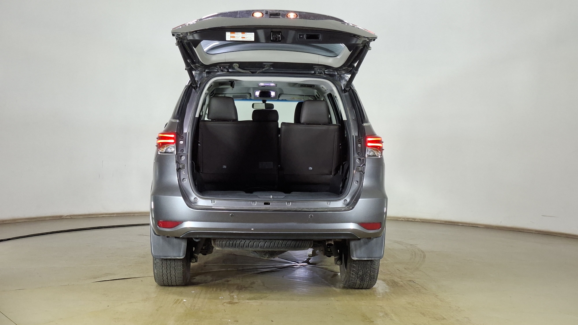 Toyota Fortuner — foto 6 de 17