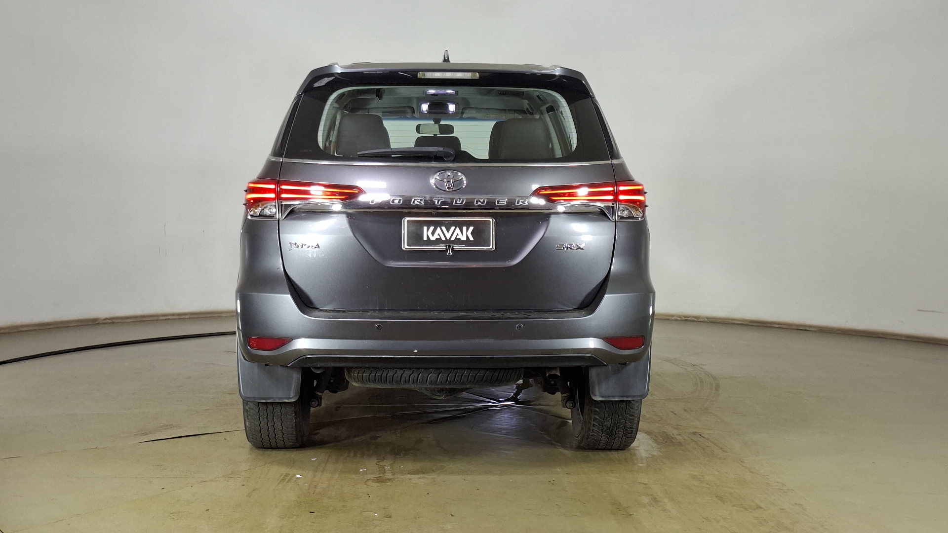 Toyota Fortuner — foto 5 de 17